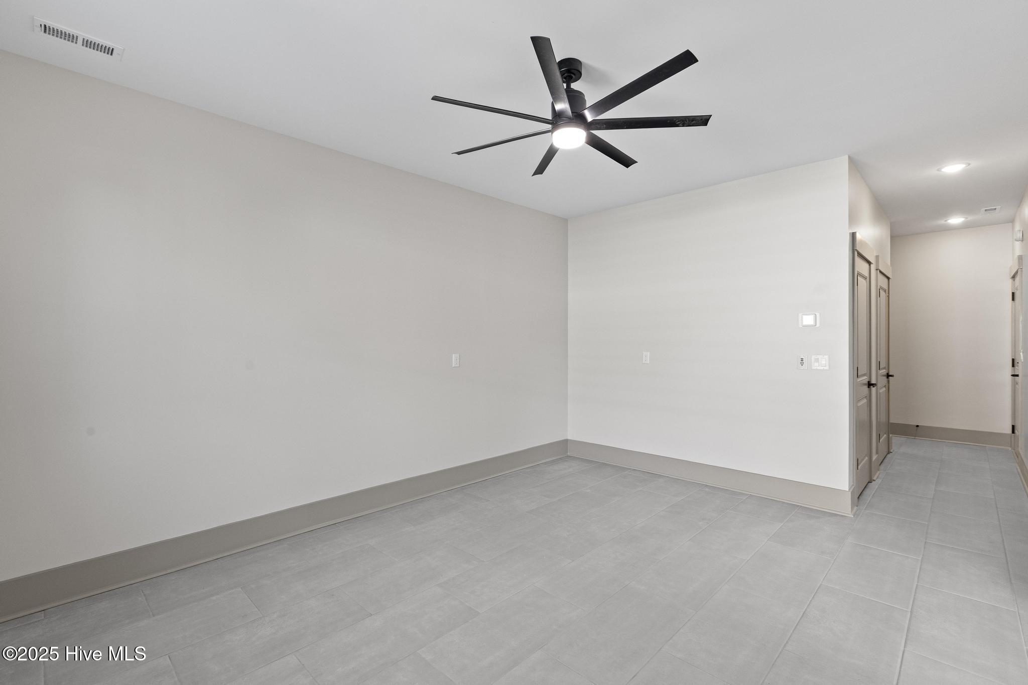 100517946 | Photo 34