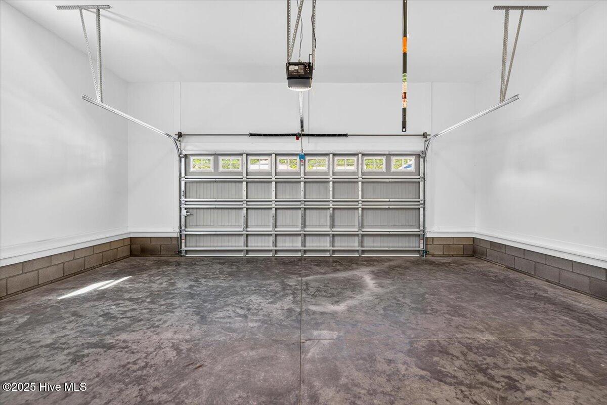 100504765 | Photo 46