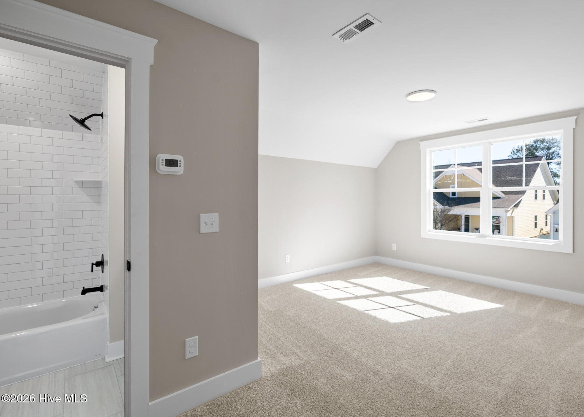 100553596 | Photo 25