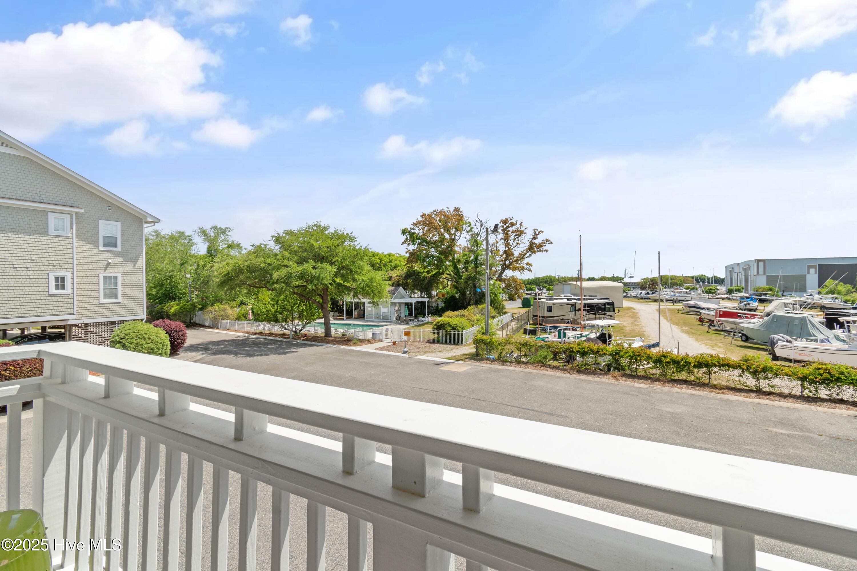 100502983 | Photo 21