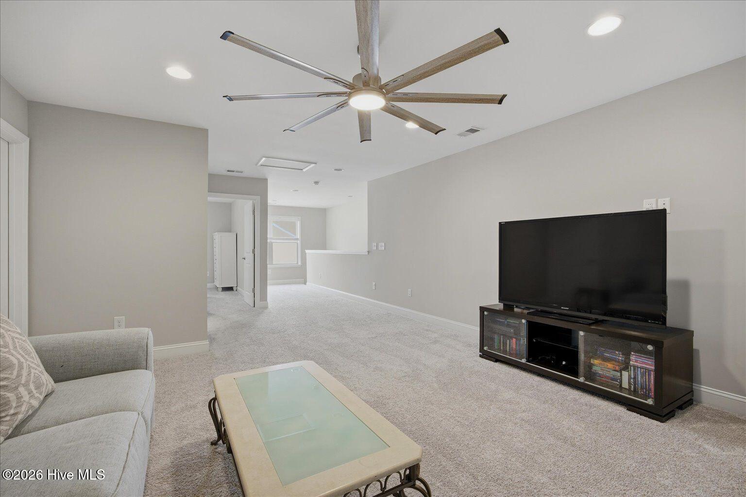 100564841 | Photo 27