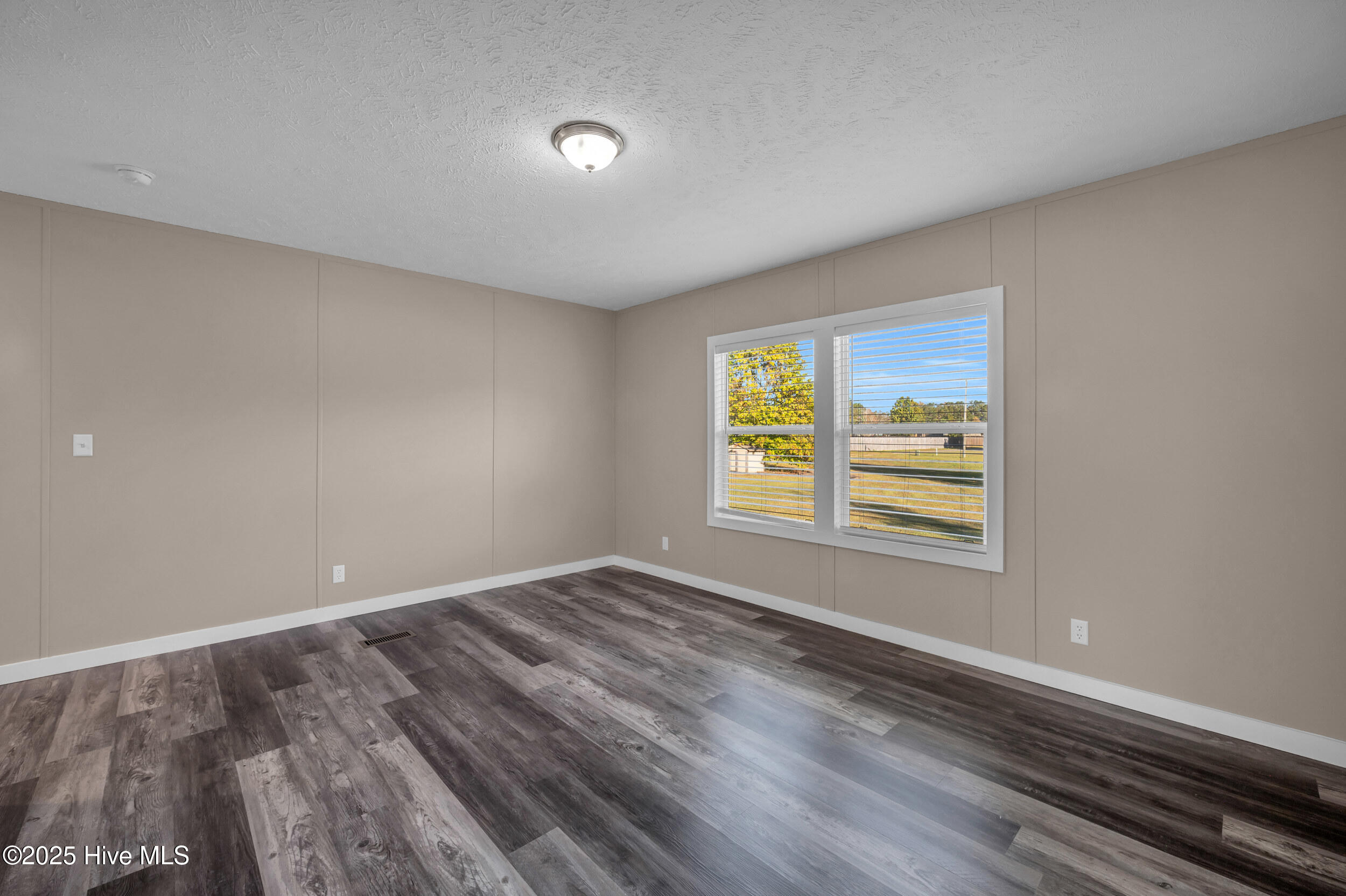 100540708 | Photo 19