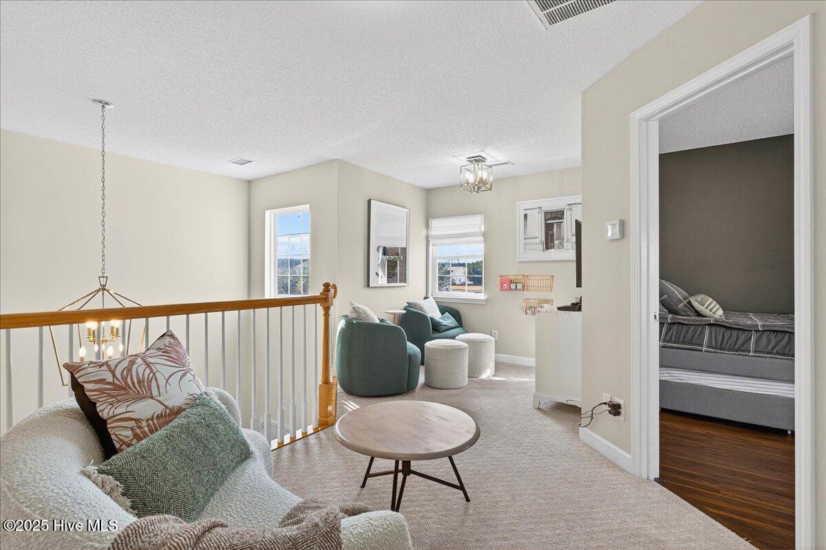 100543008 | Photo 35