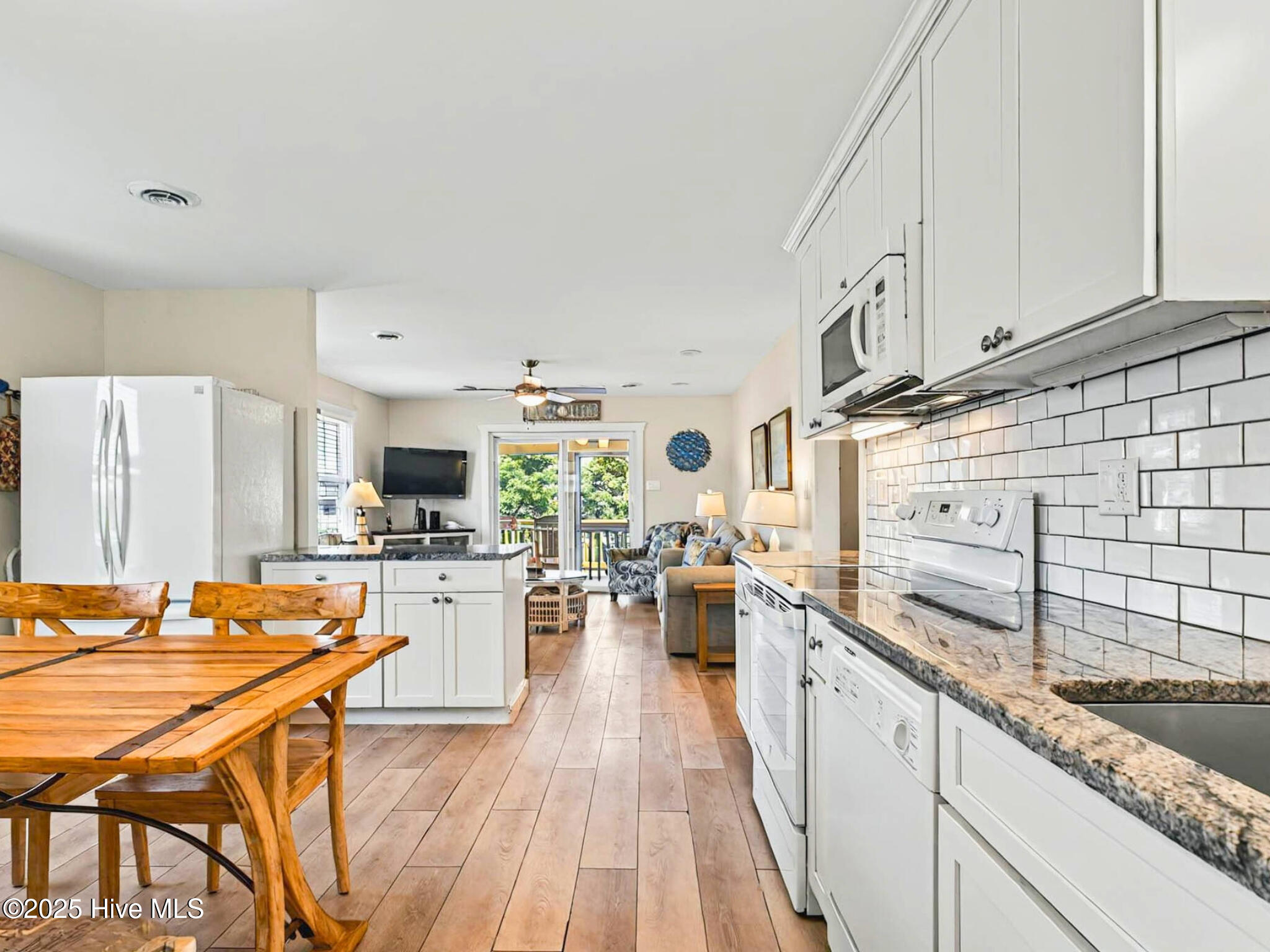 100504393 | Photo 14