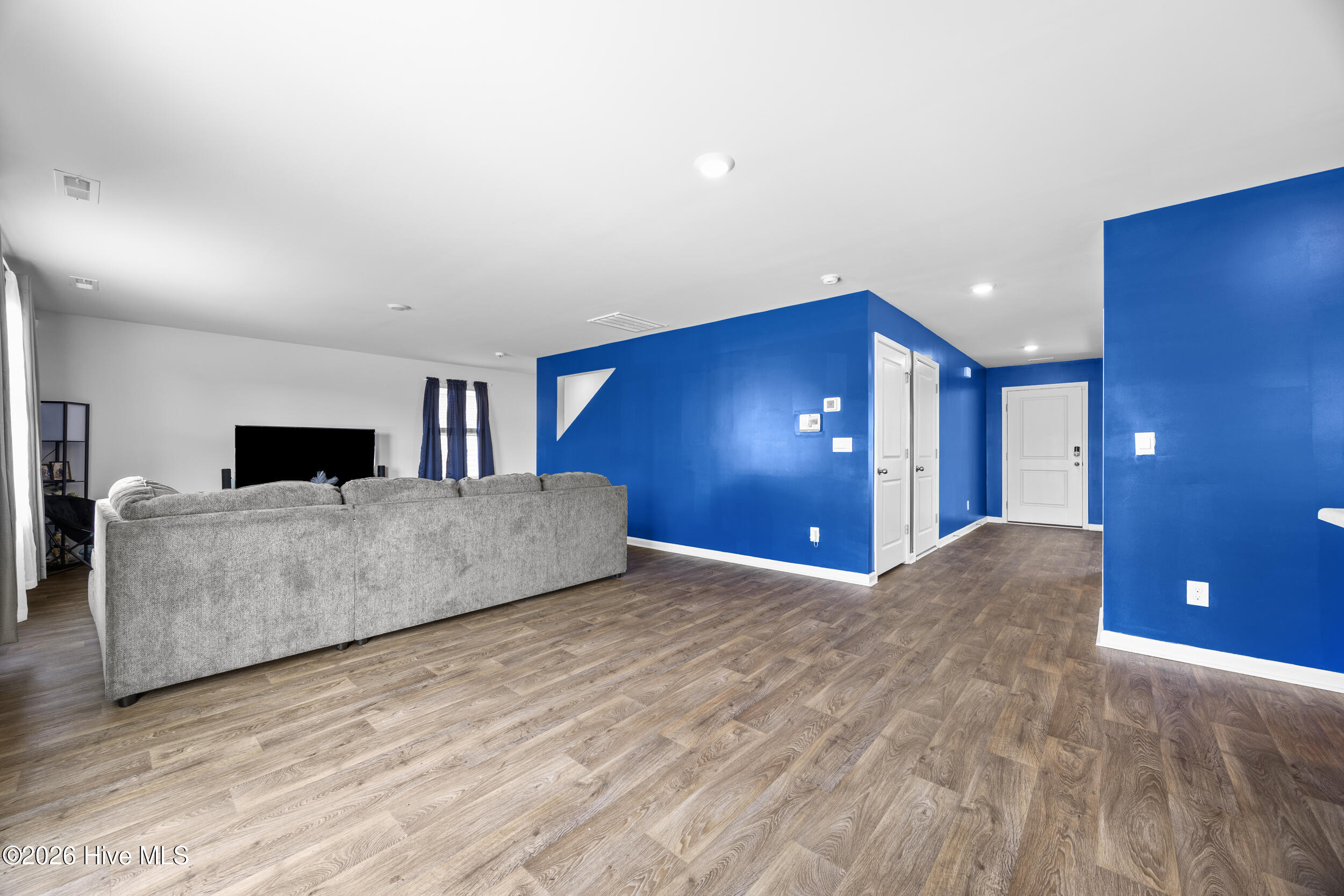 100558909 | Photo 13