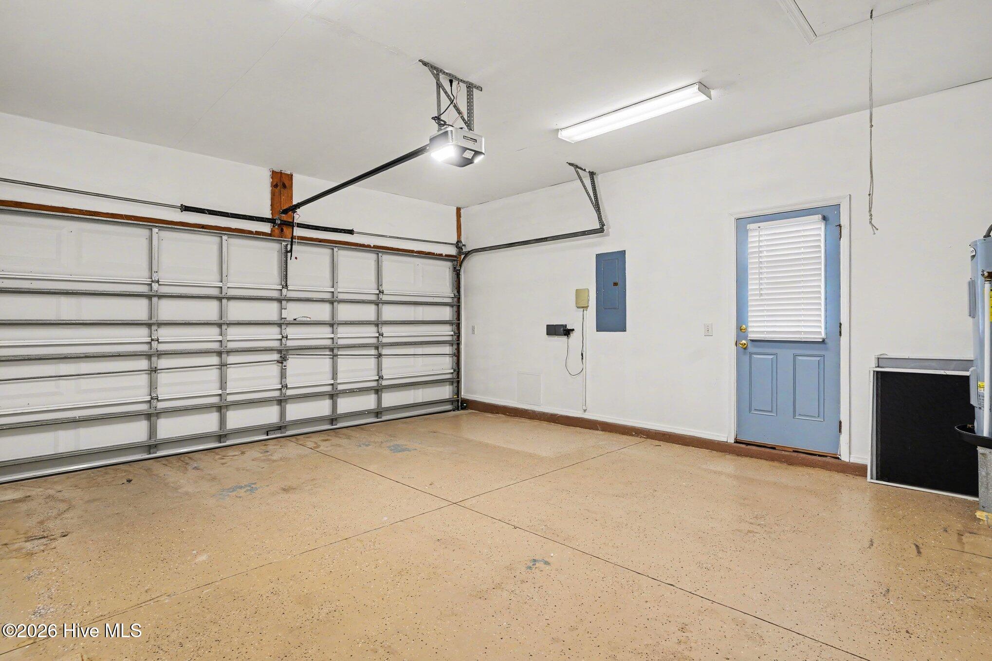 100560869 | Photo 12