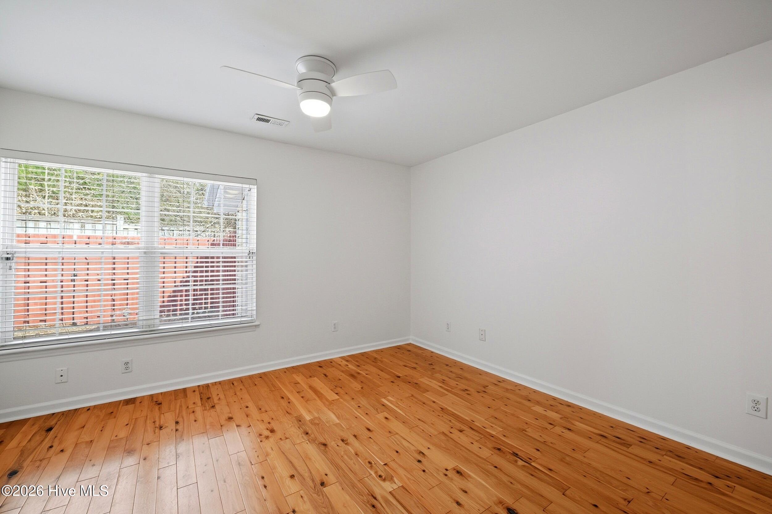 100545875 | Photo 14