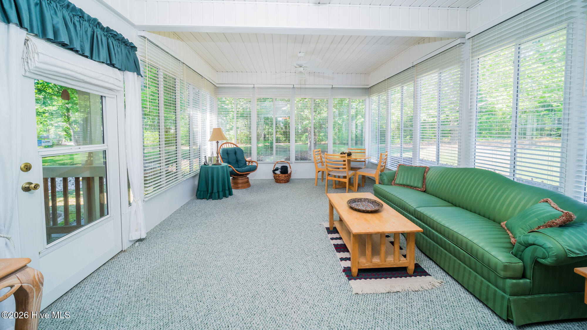 100569963 | Photo 17