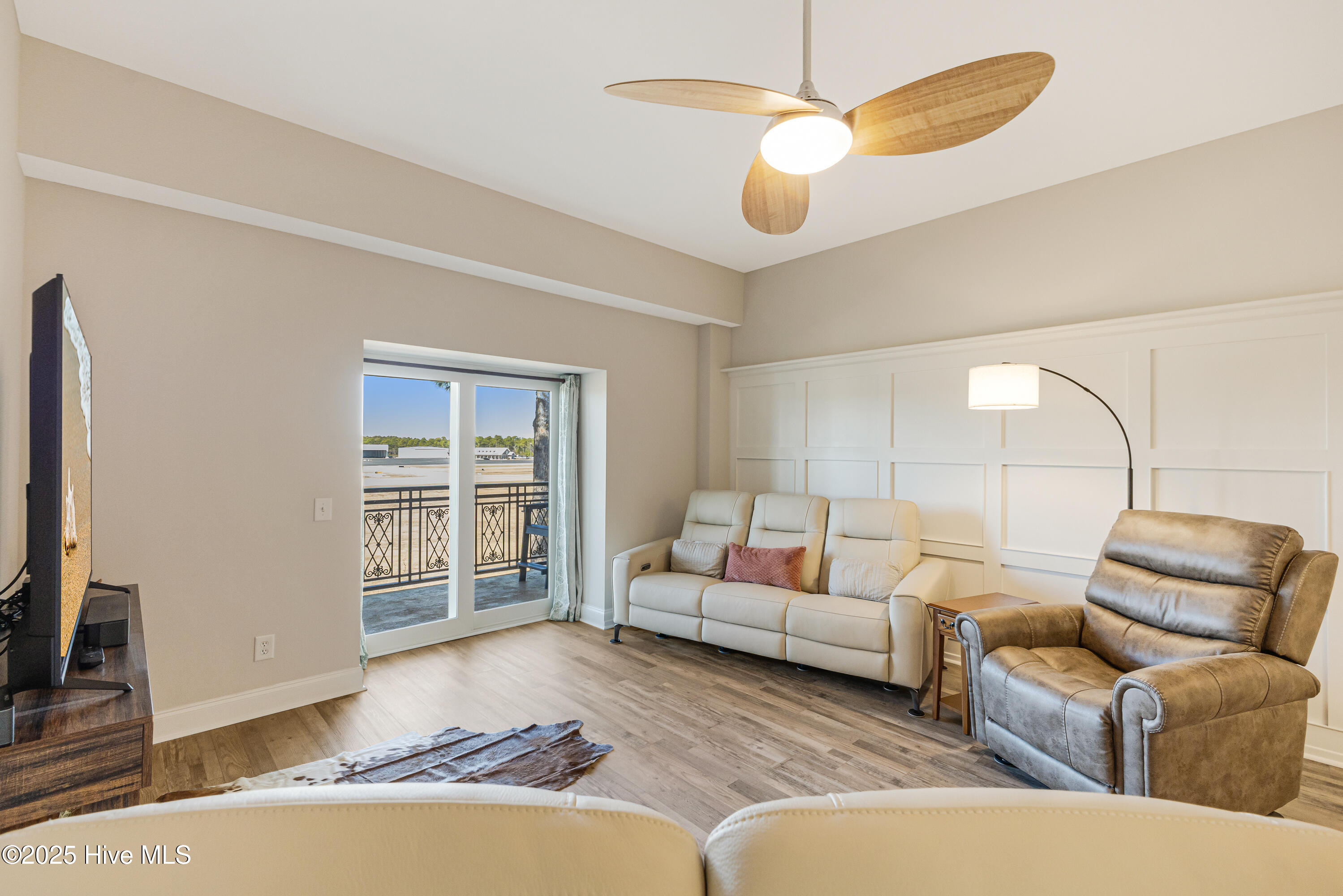 100489556 | Photo 18