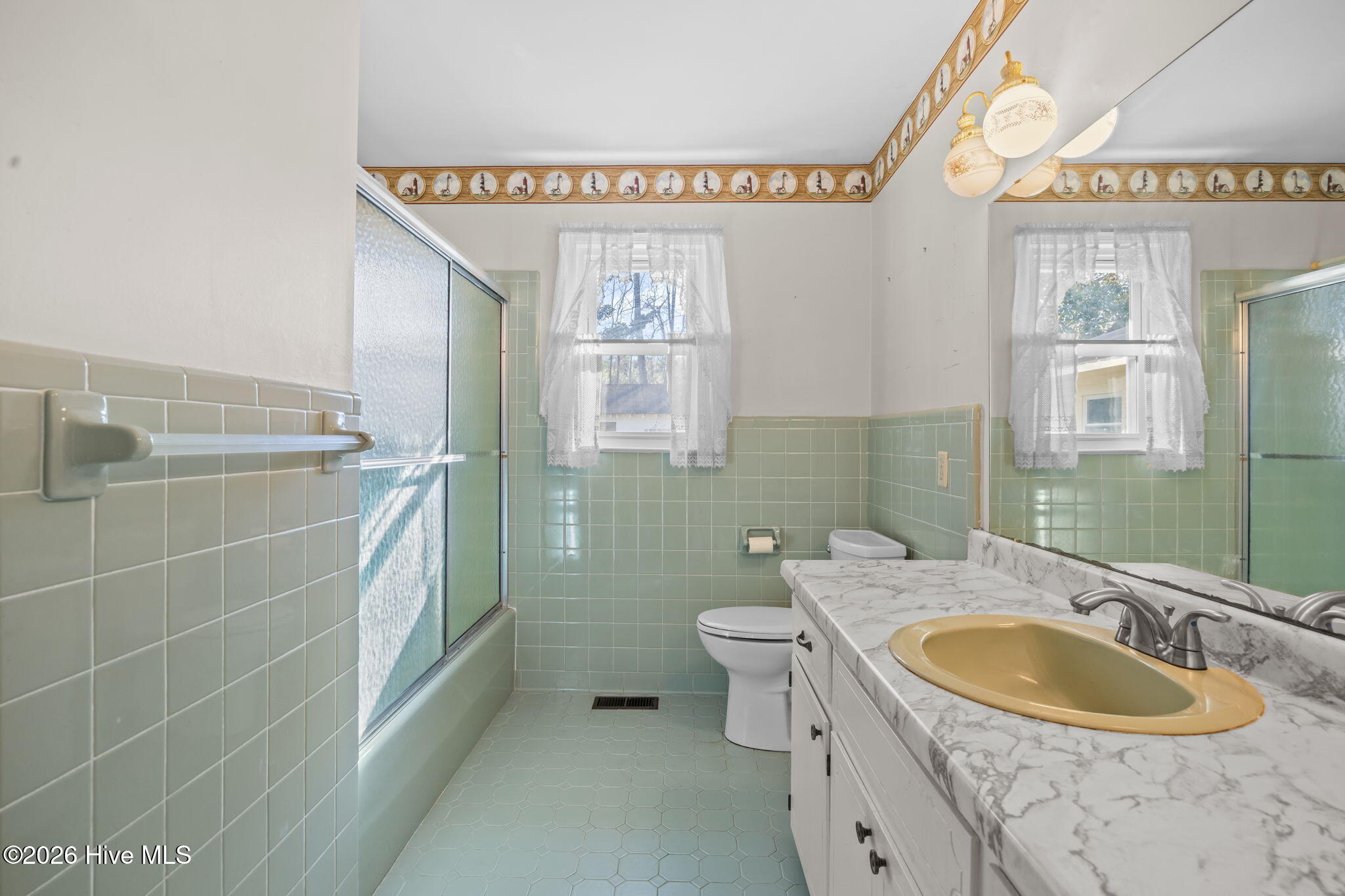 100559935 | Photo 32