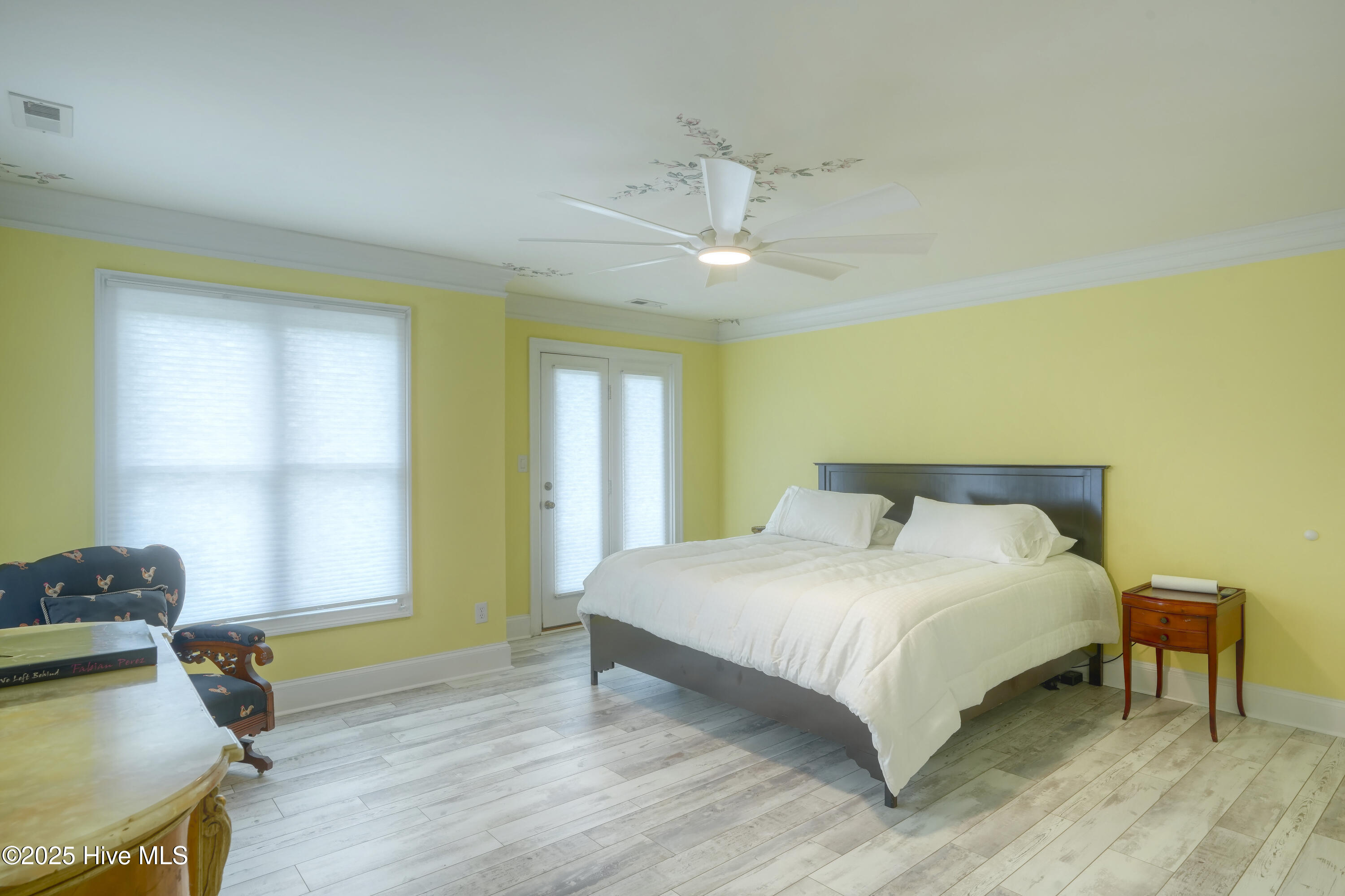 100512986 | Photo 43