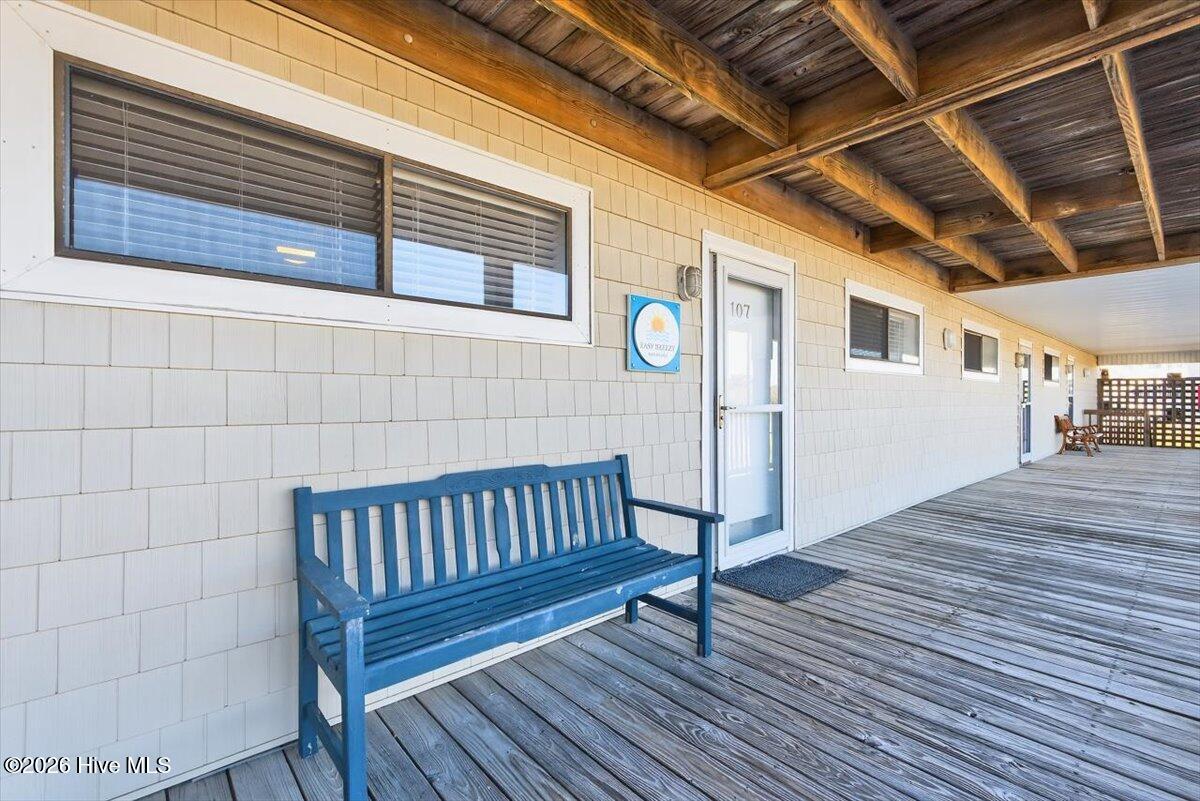 100549270 | Photo 63