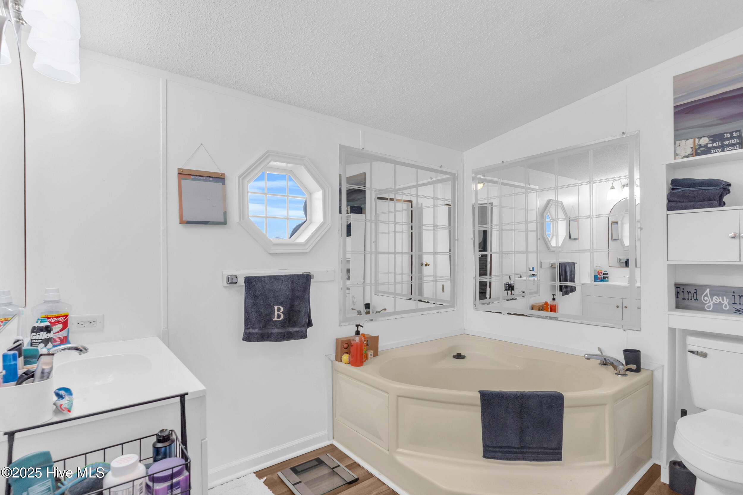 100543887 | Photo 17