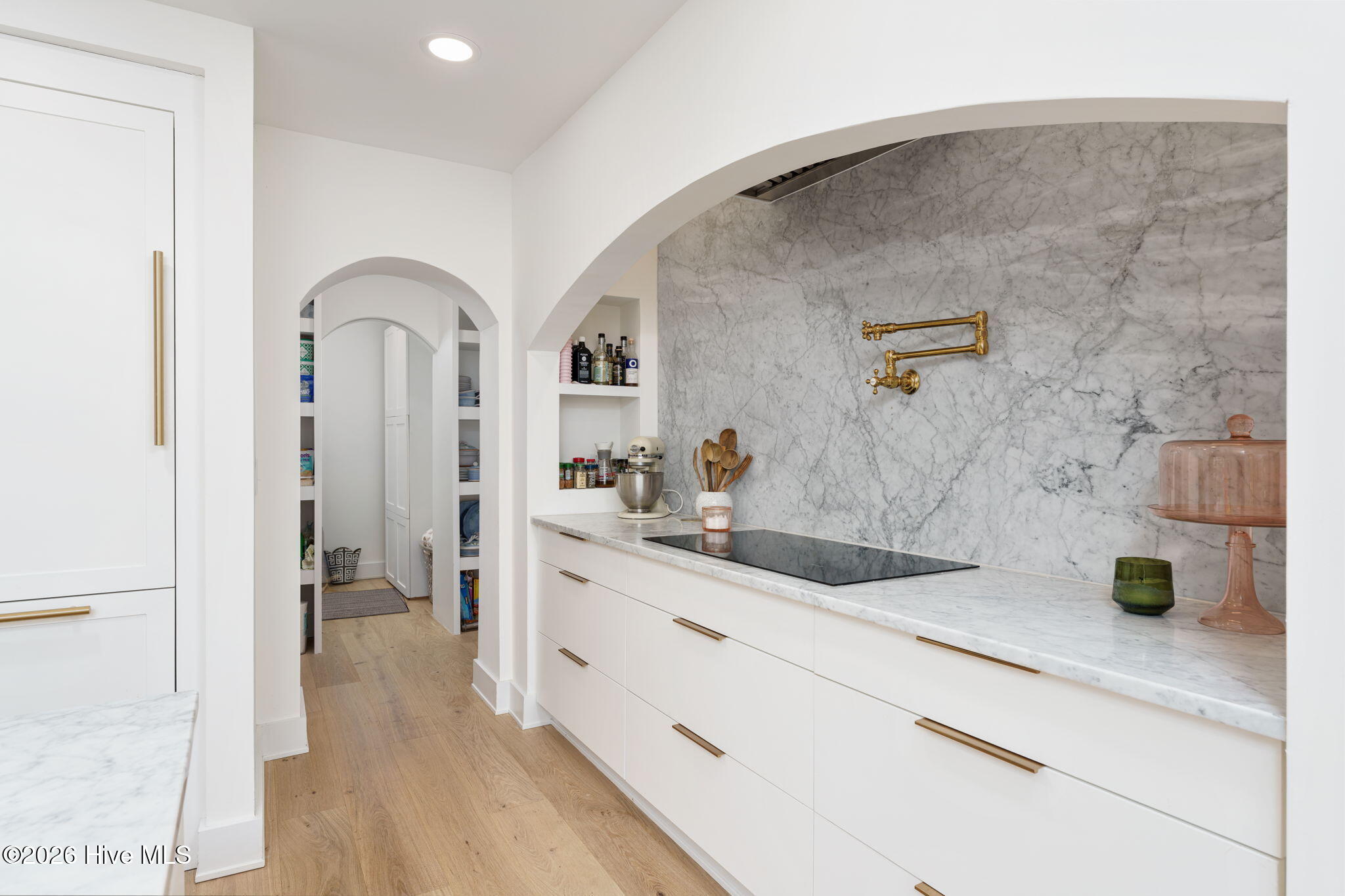 100561167 | Photo 14