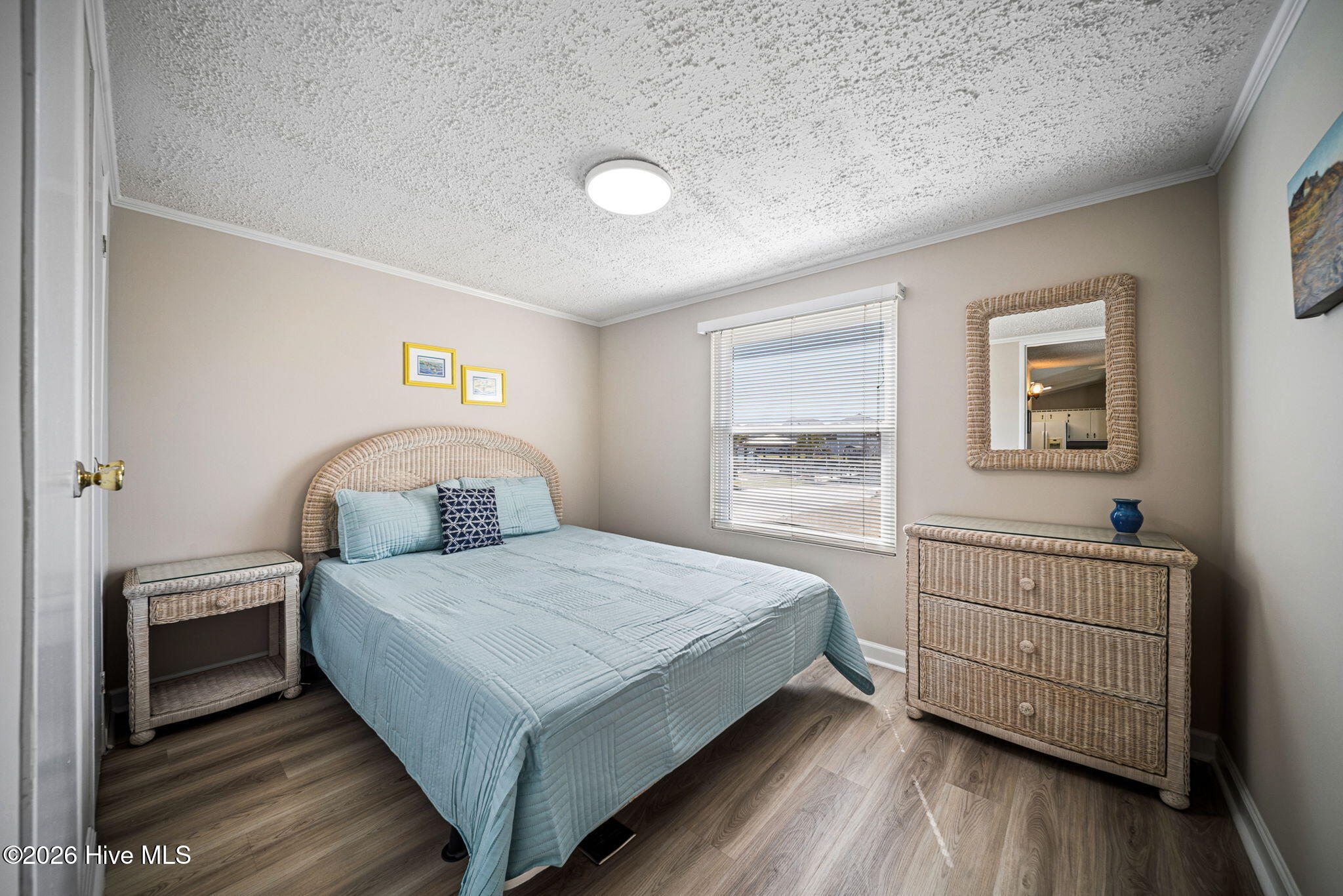 100561406 | Photo 45