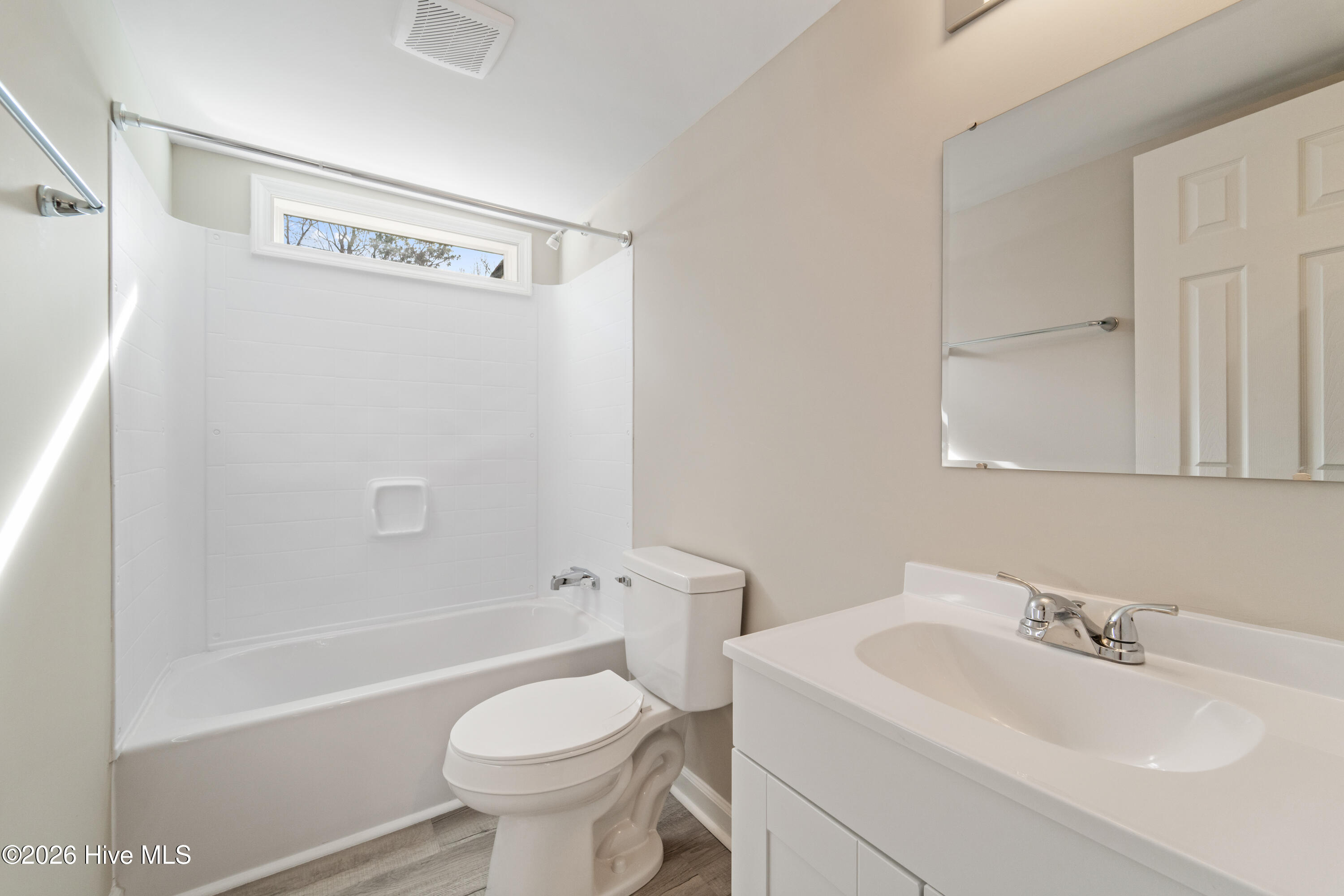 100550978 | Photo 25