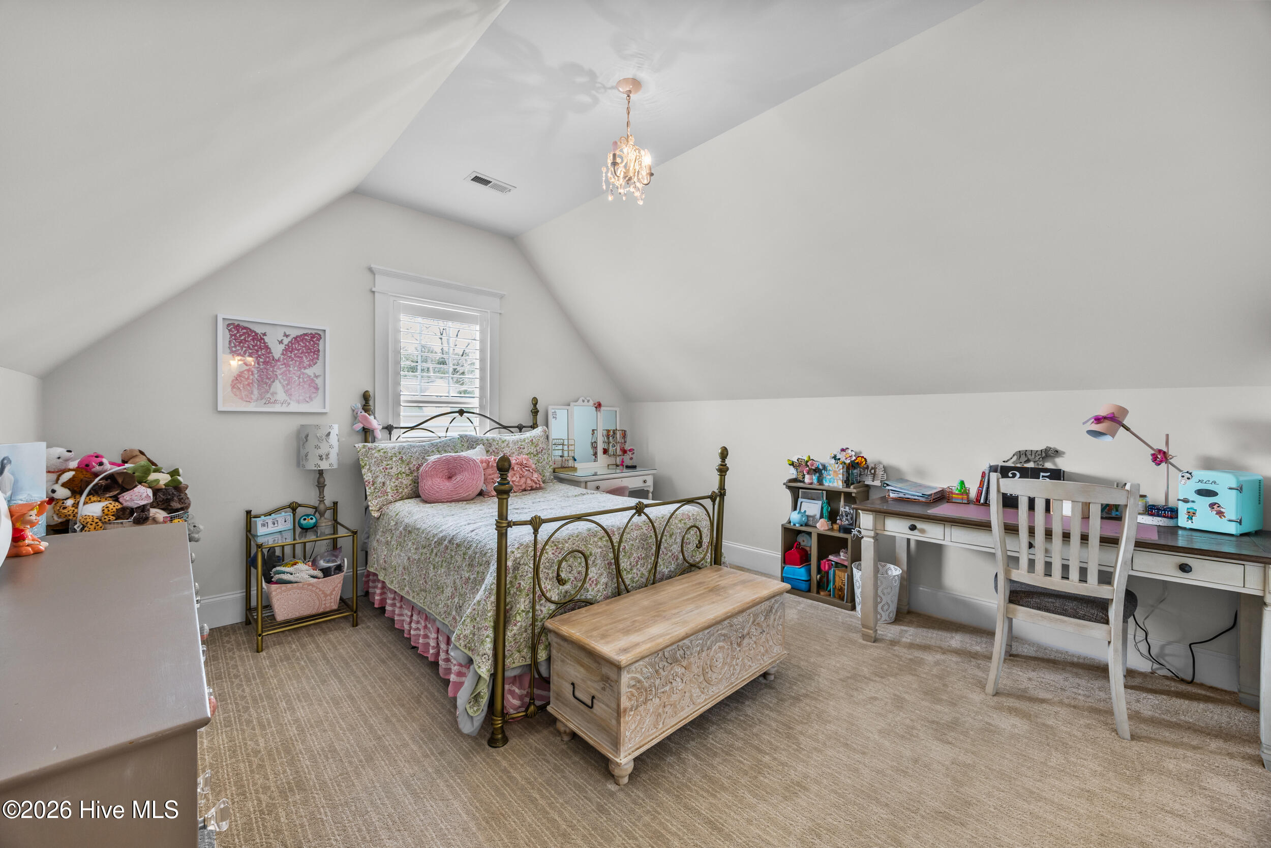 100562182 | Photo 53