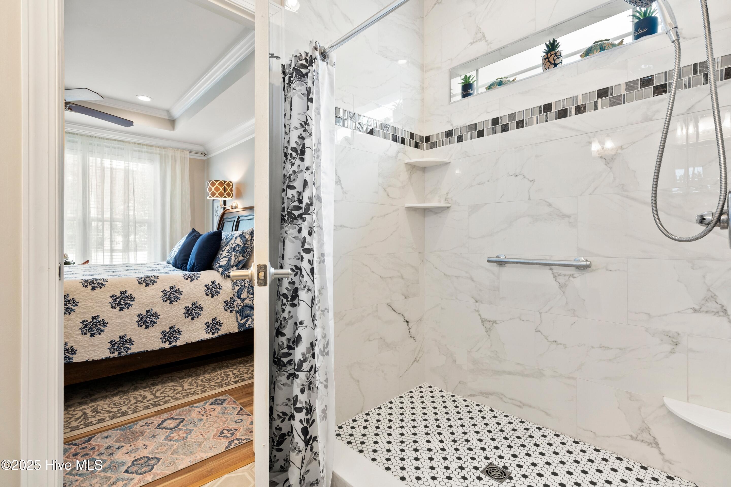 100525982 | Photo 28