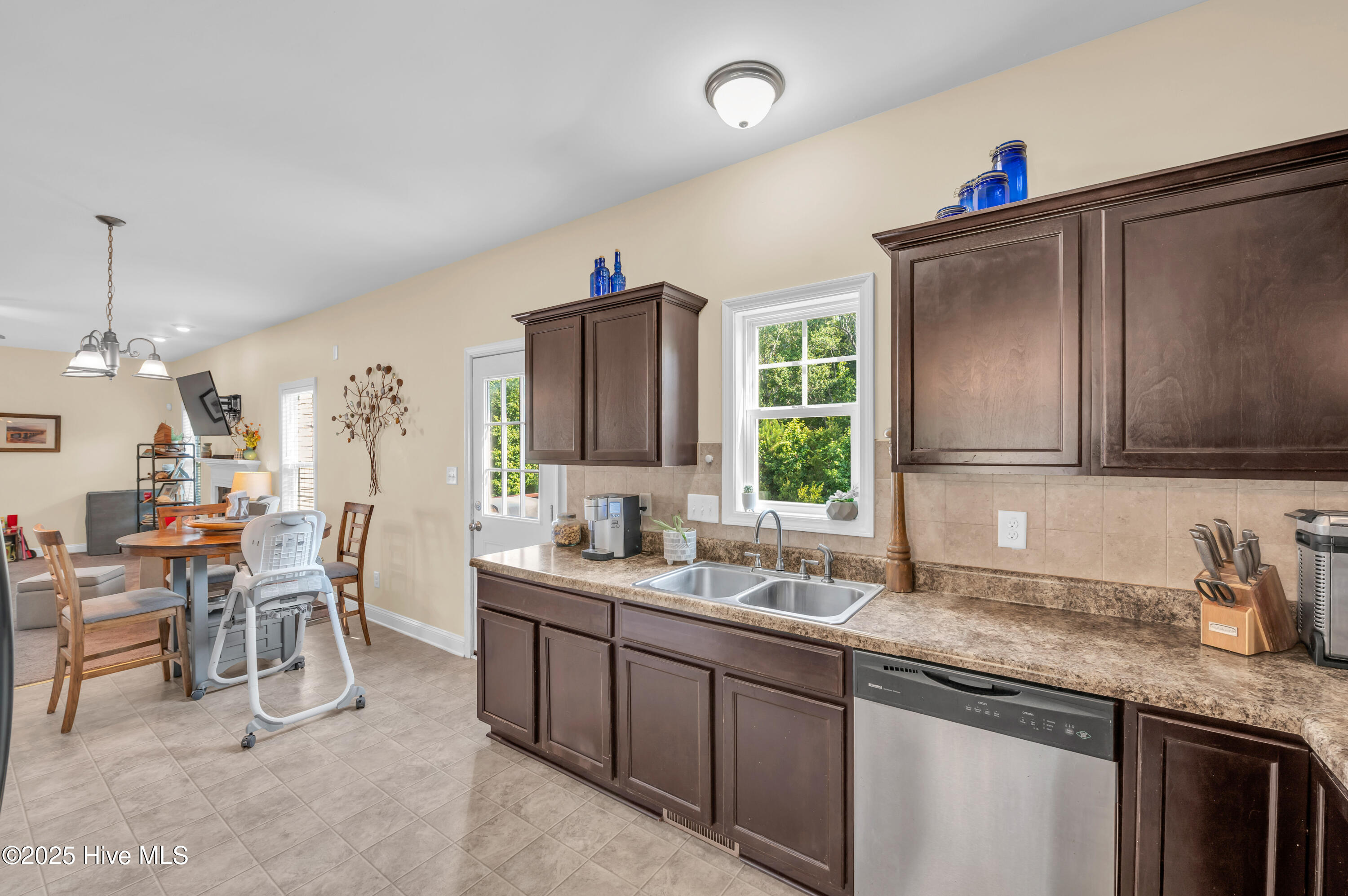 100517192 | Photo 12