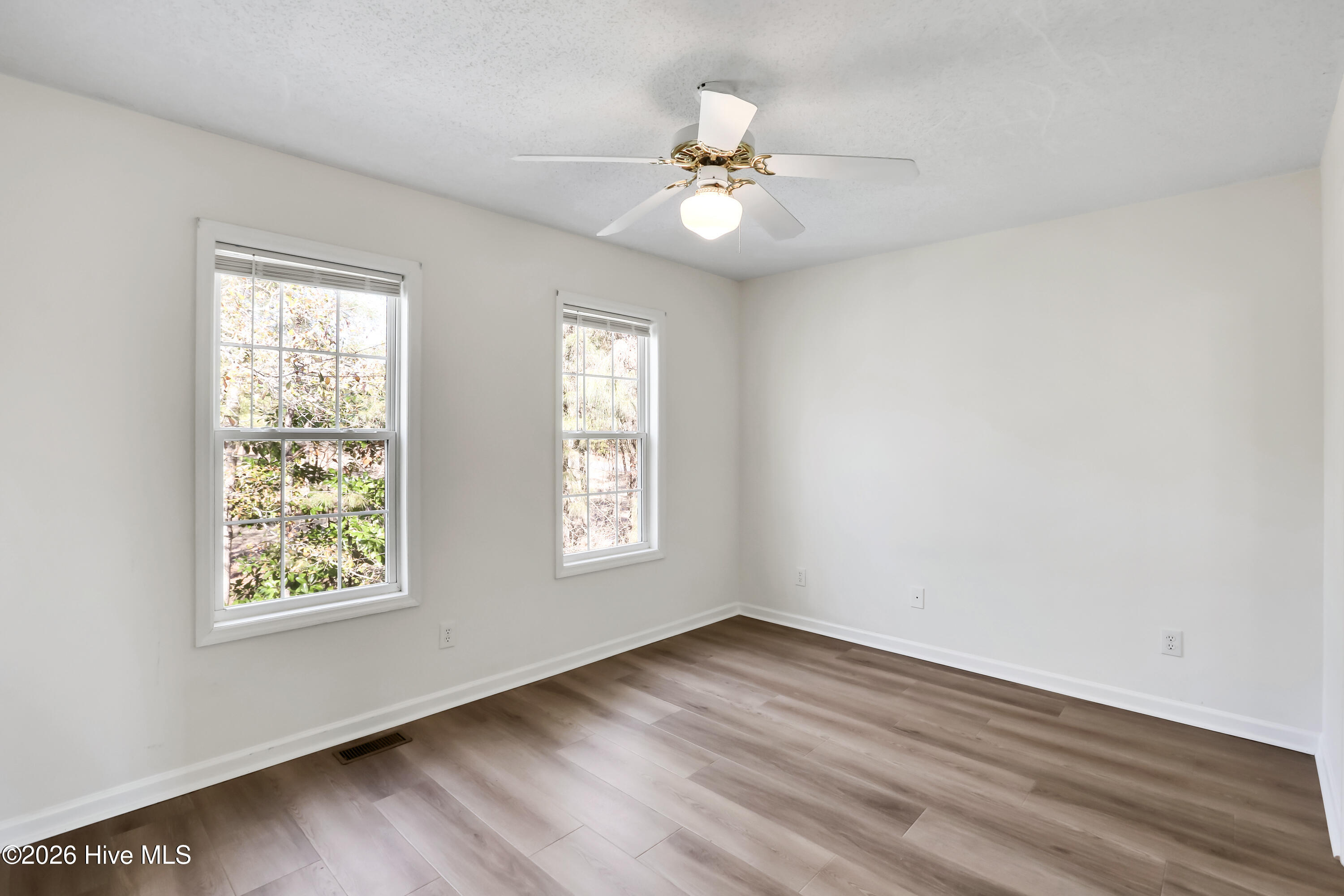 100548105 | Photo 21