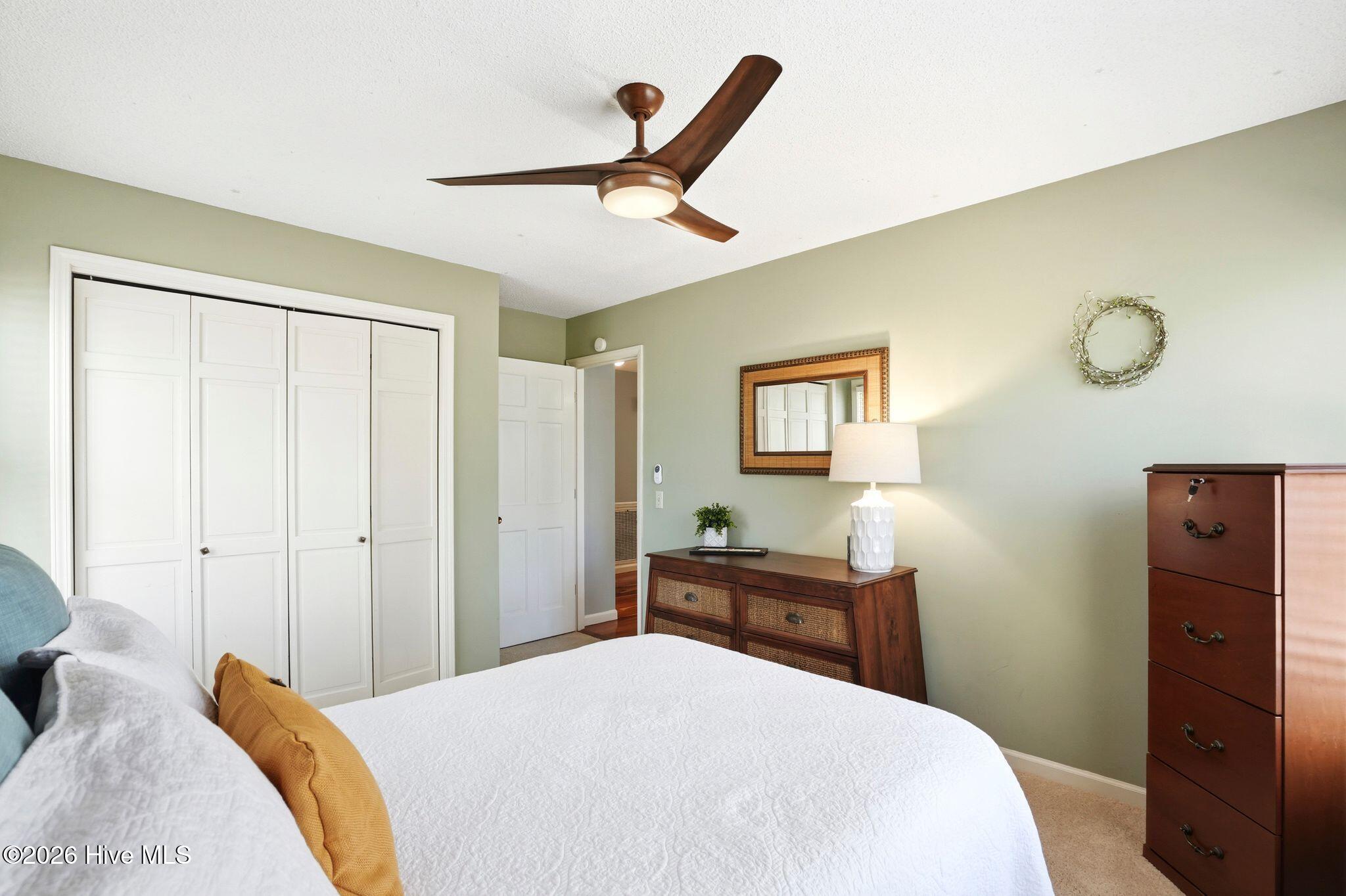 100563763 | Photo 37