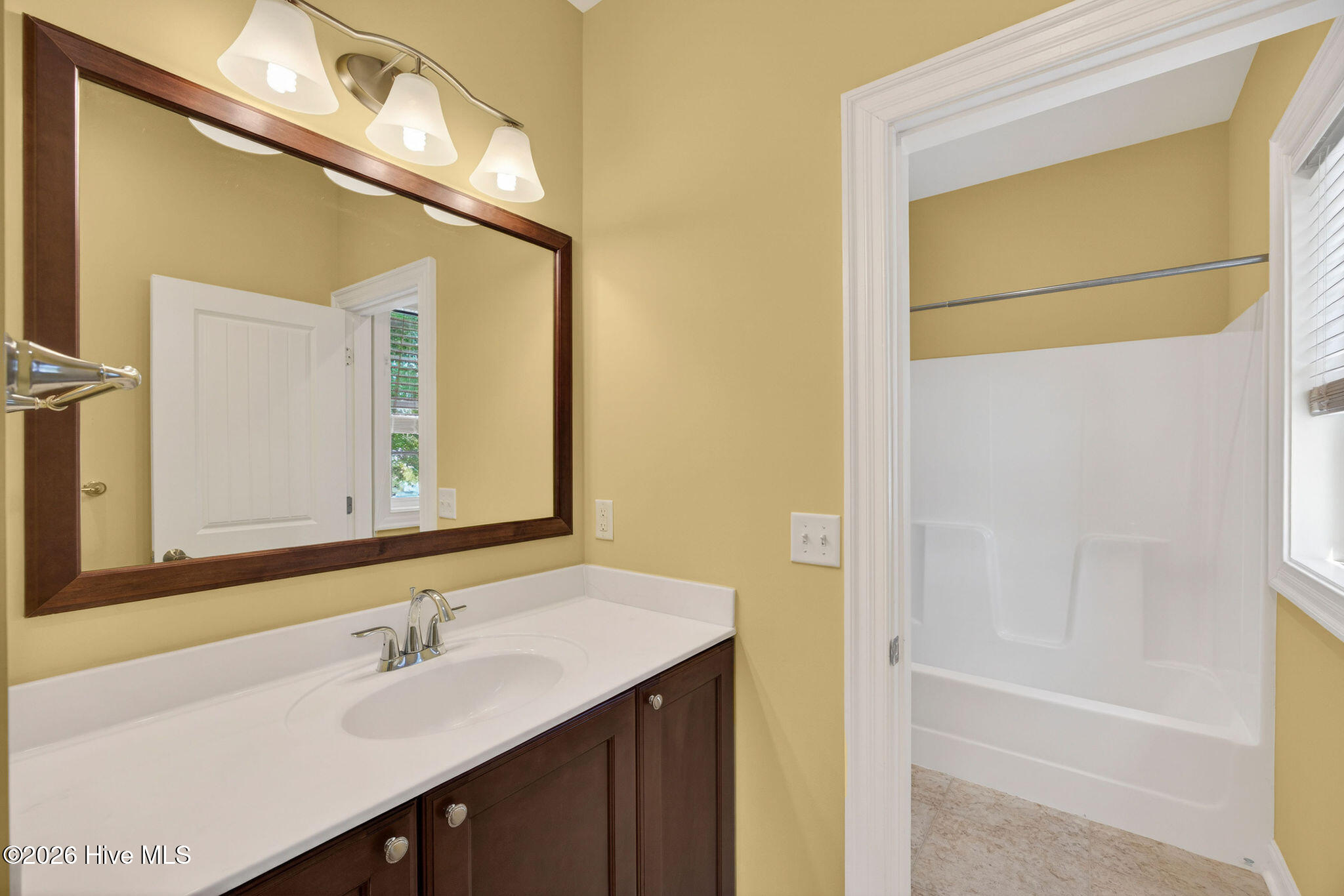 100566414 | Photo 61