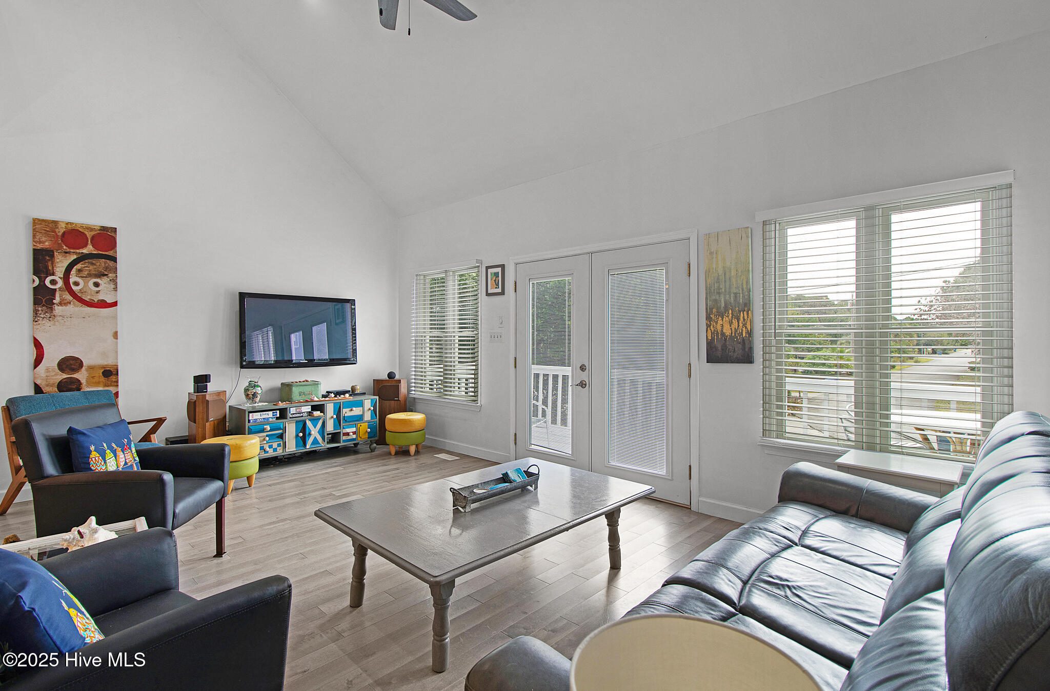 100533935 | Photo 11