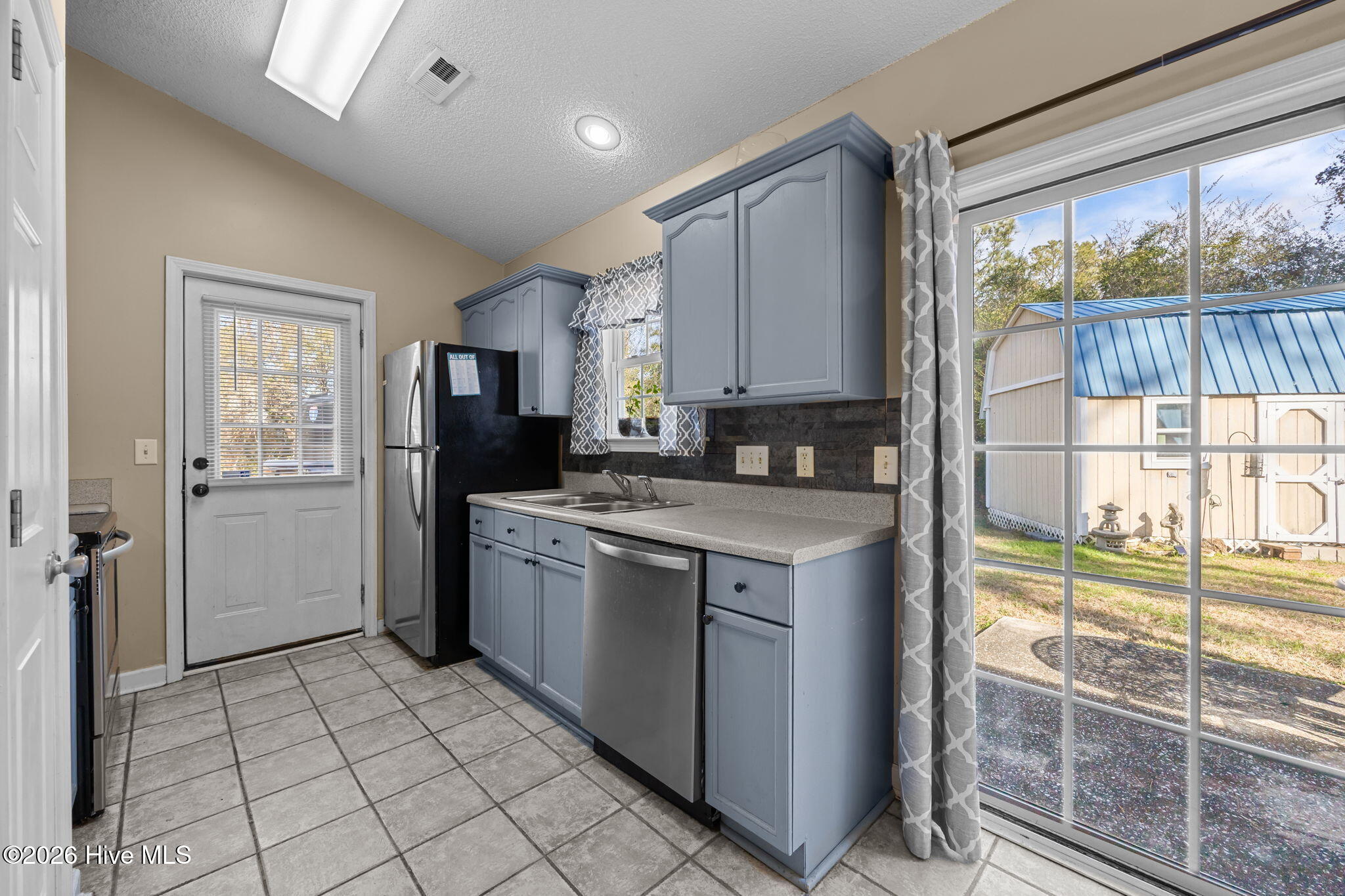 100550840 | Photo 13