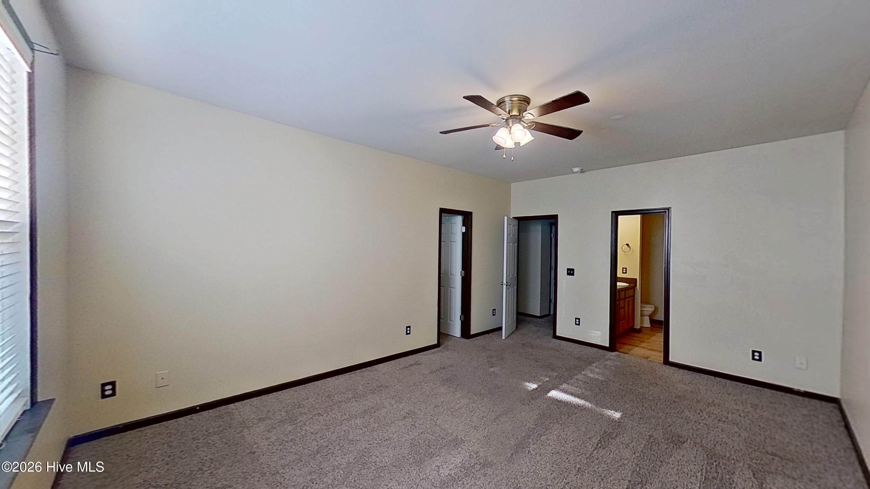 100554824 | Photo 12