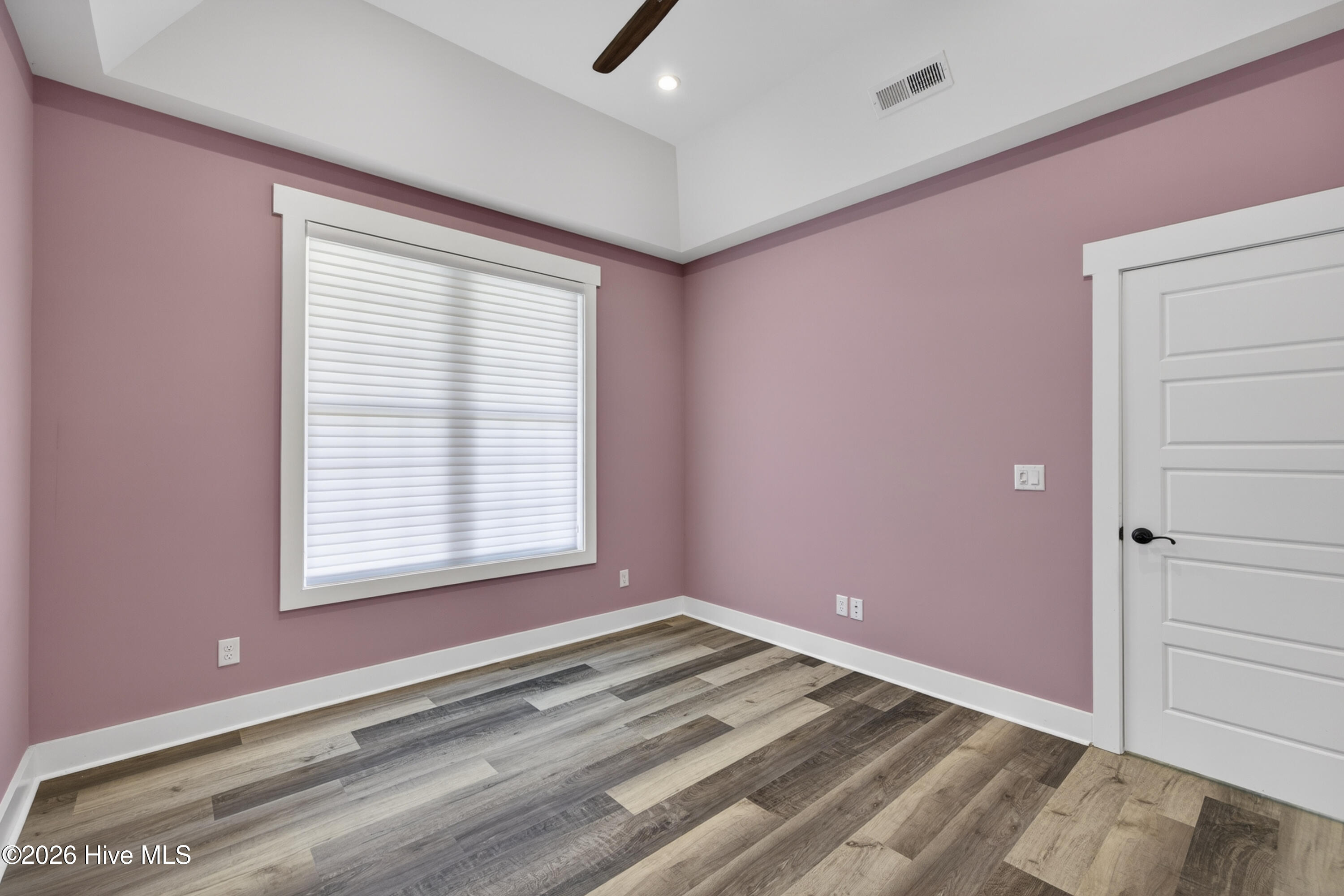 100569496 | Photo 36