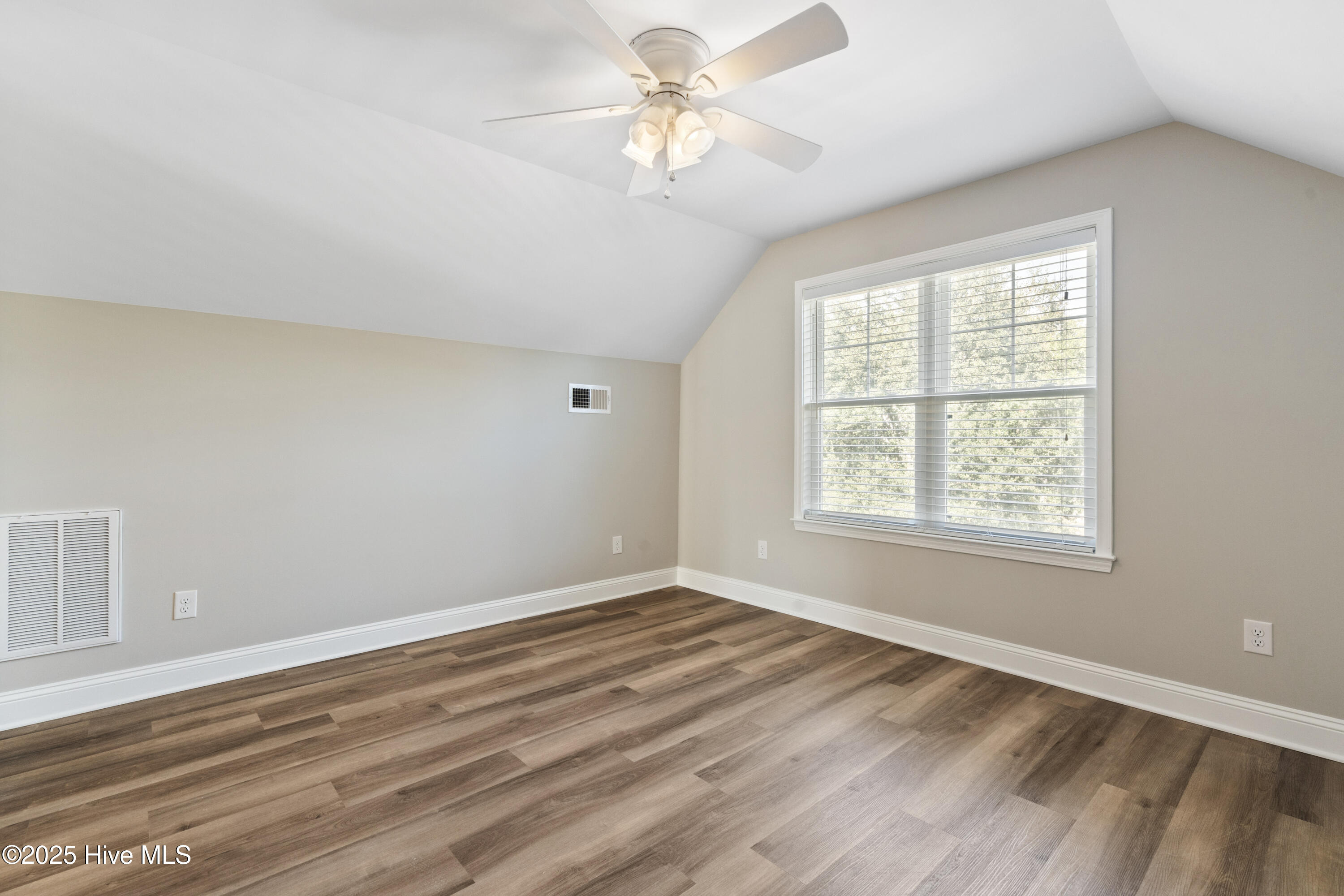 100523532 | Photo 41