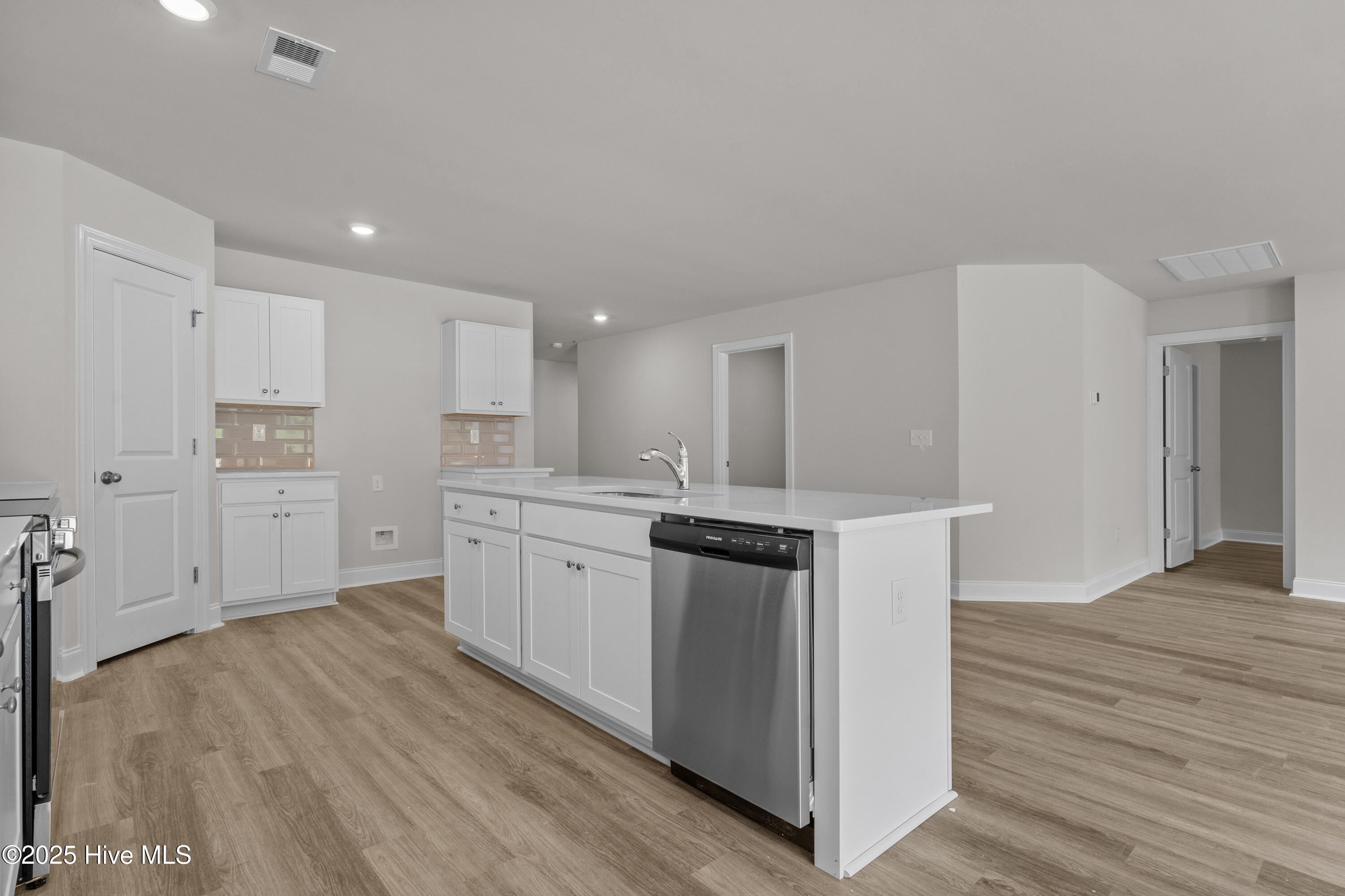 100526772 | Photo 21