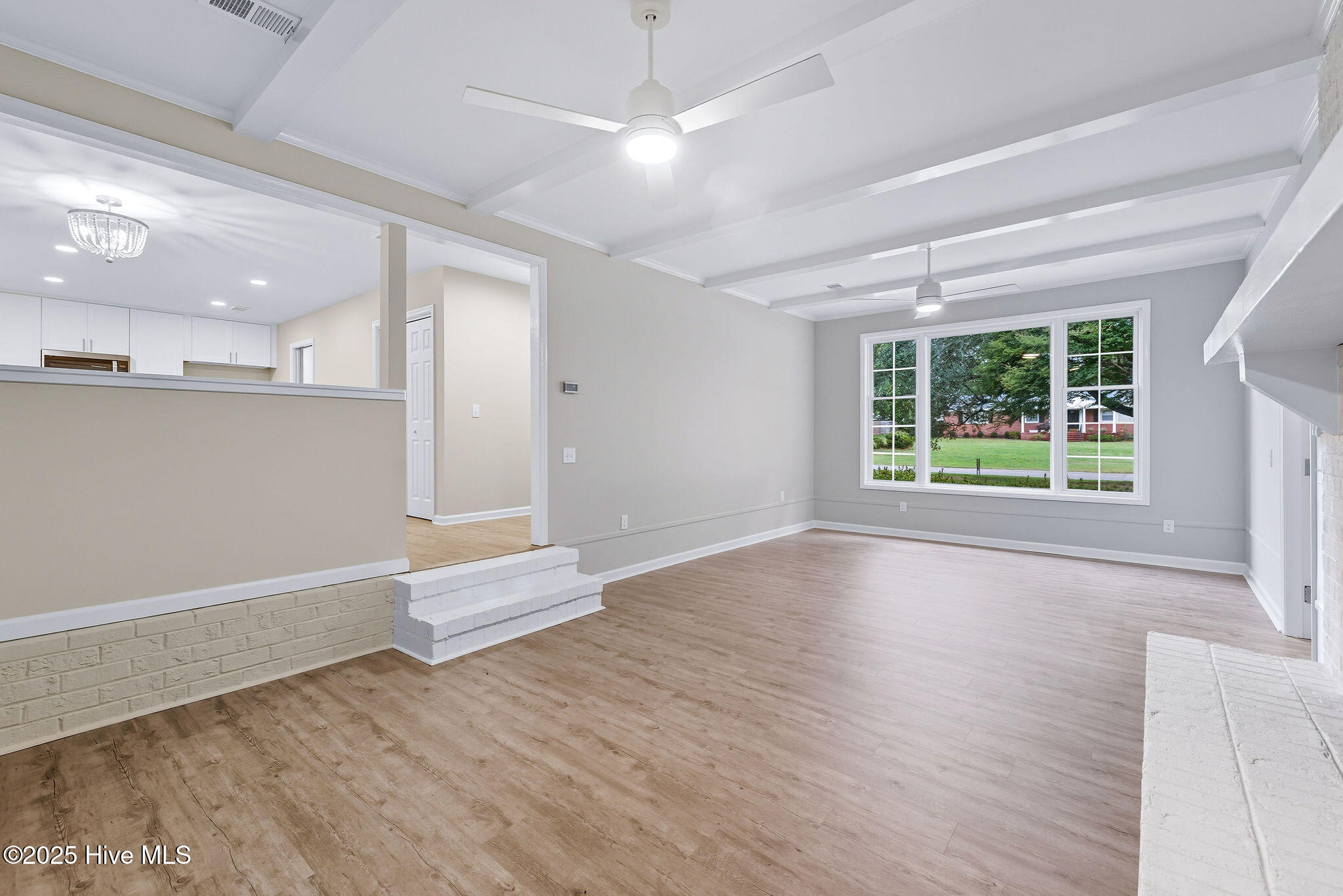 100529892 | Photo 24