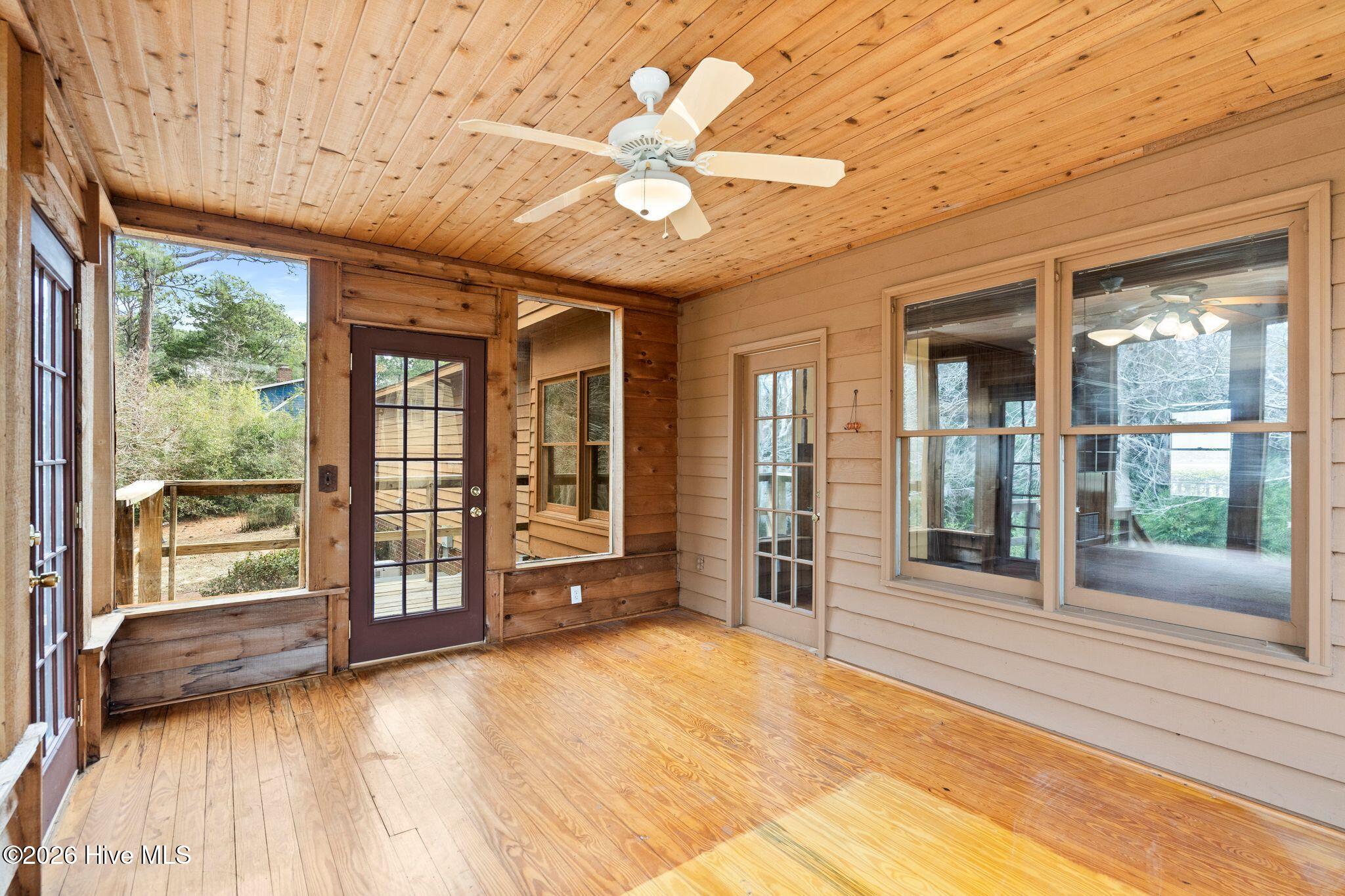 100555910 | Photo 40