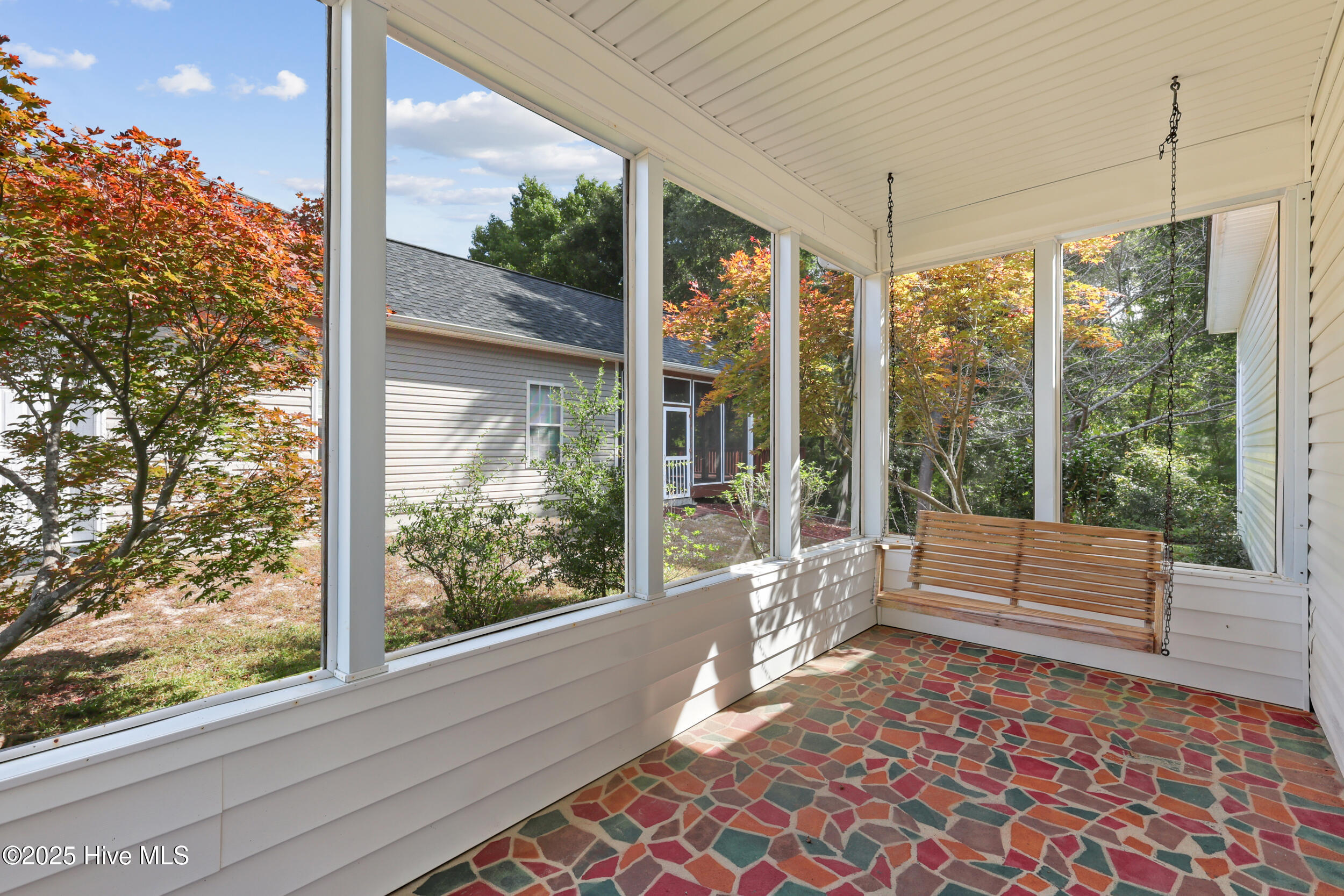 100533187 | Photo 24