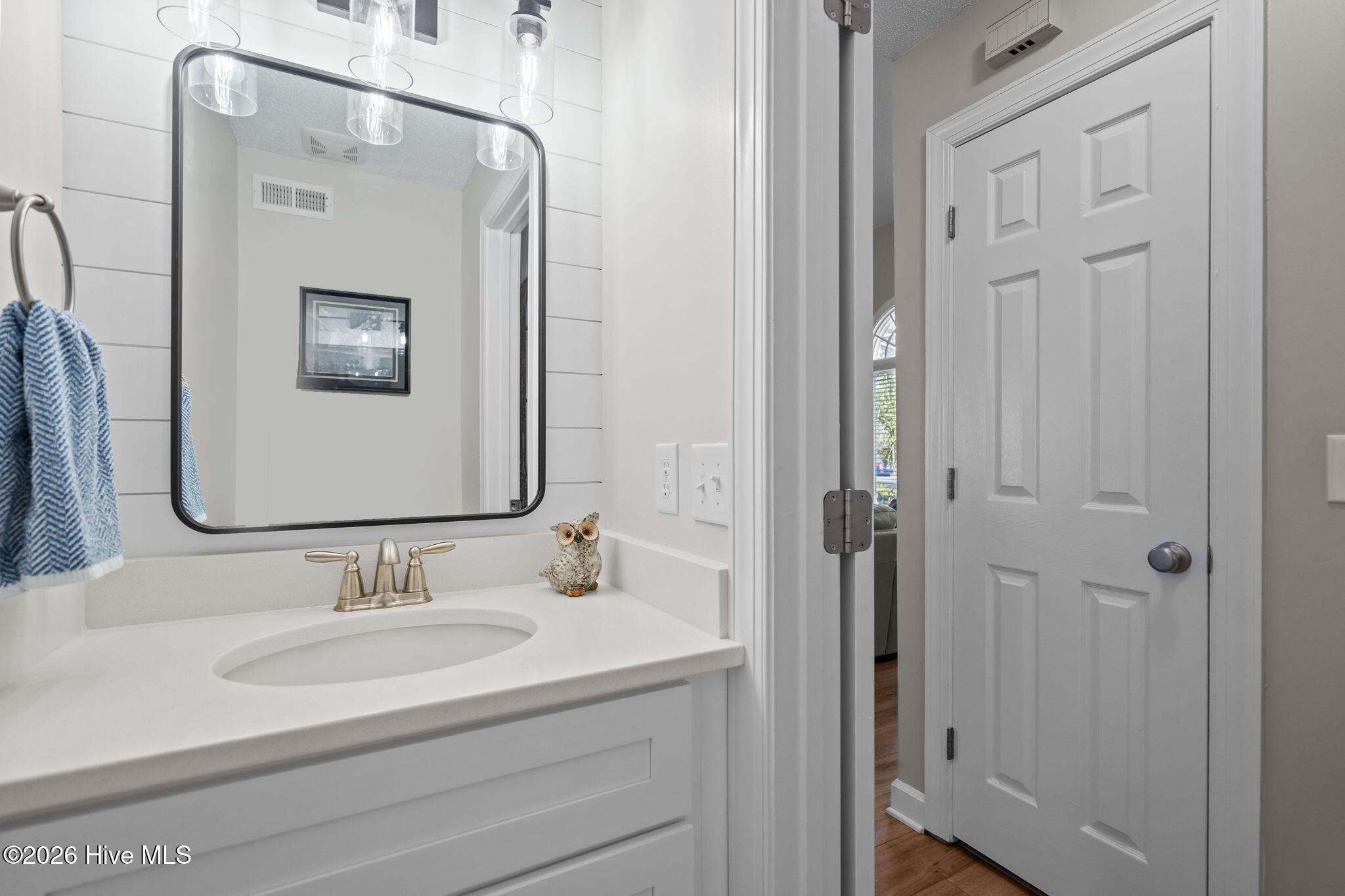 100547043 | Photo 36