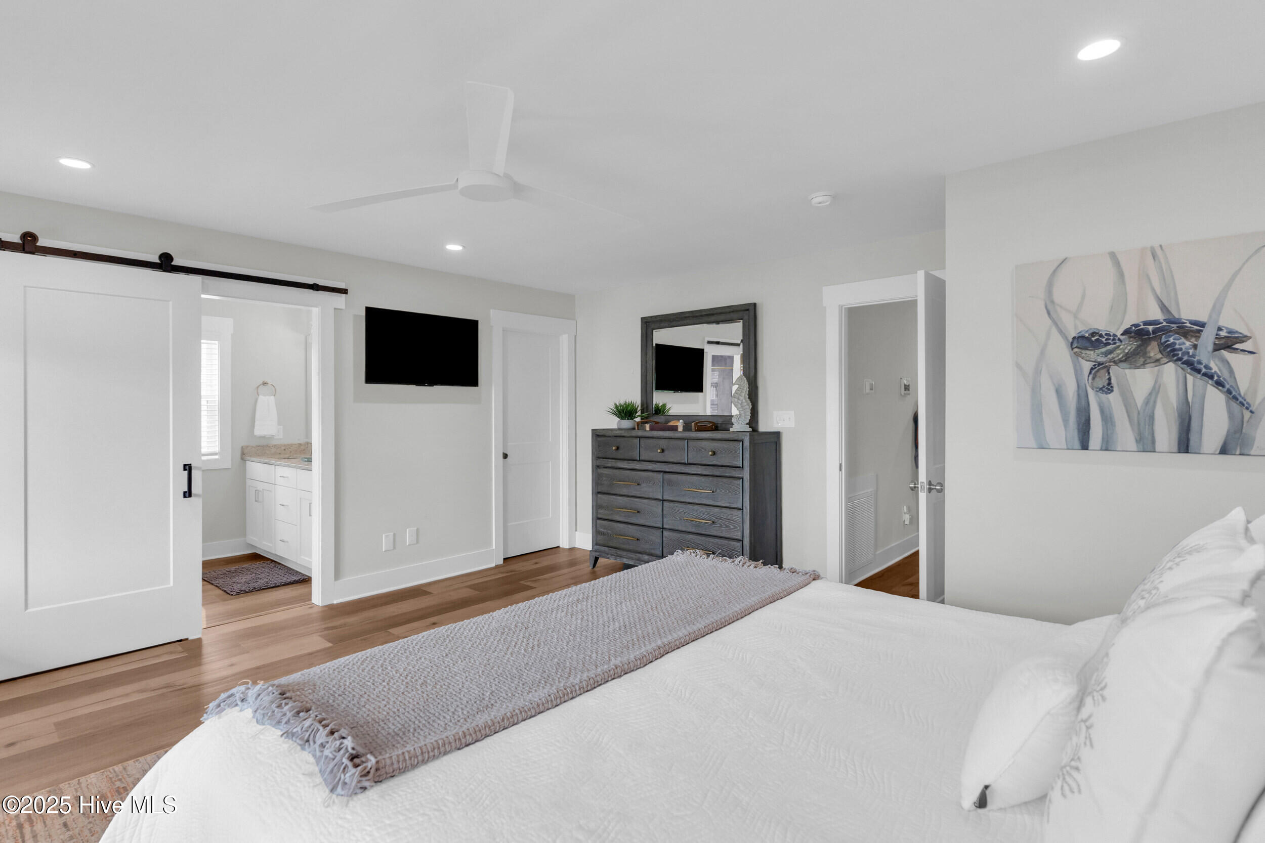 100565755 | Photo 19