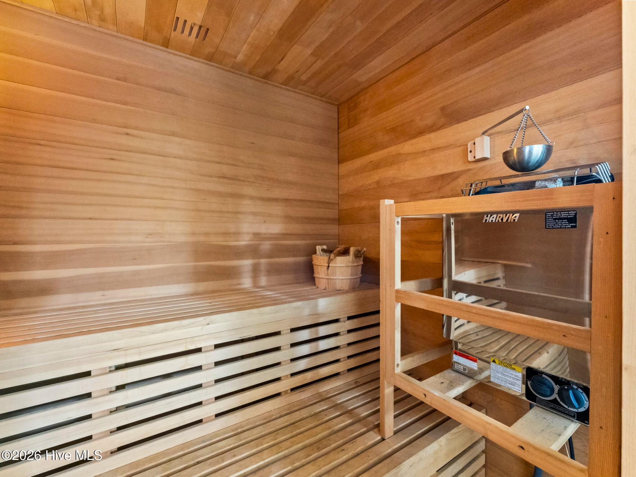 100568629 | Photo 53