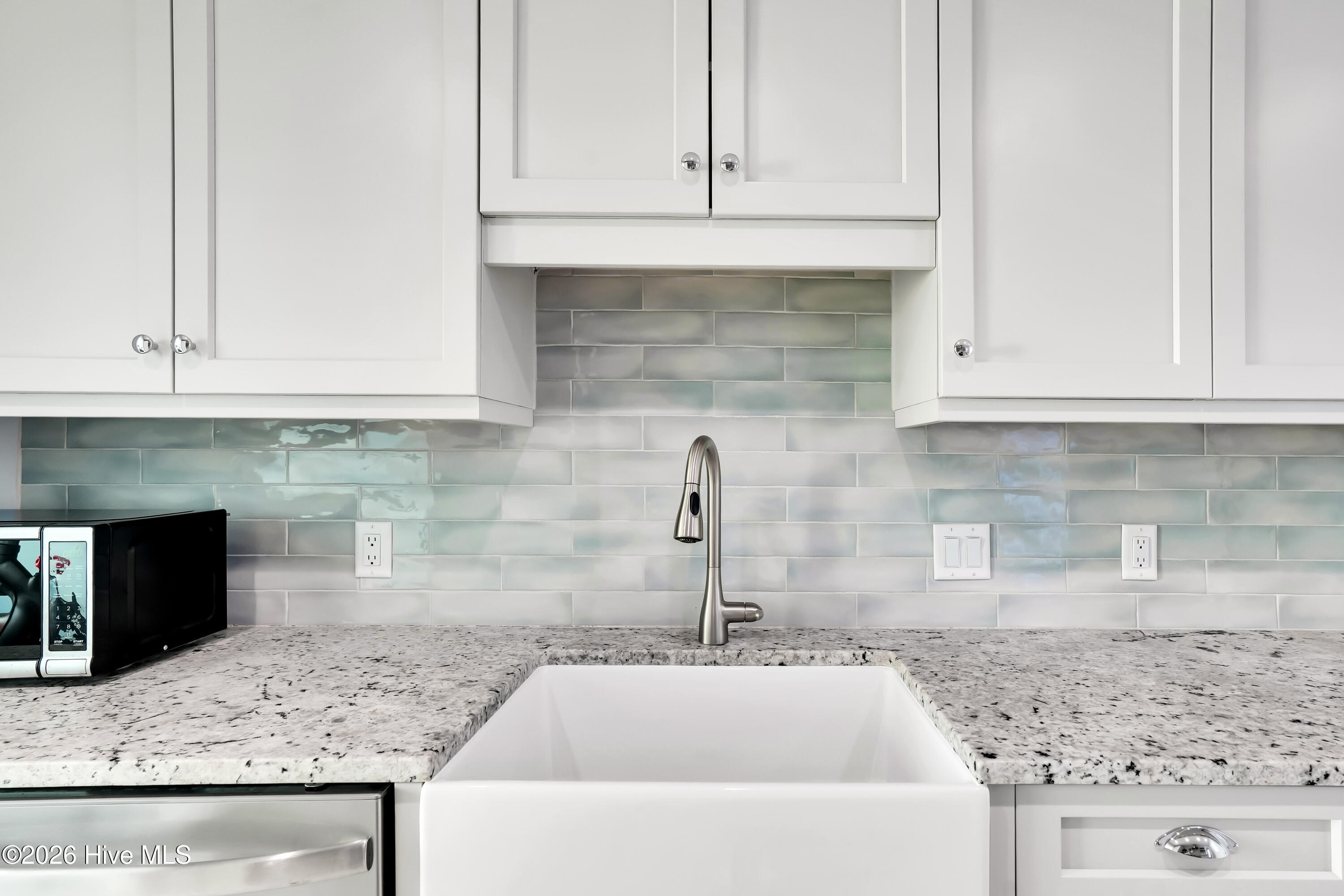 100564635 | Photo 16