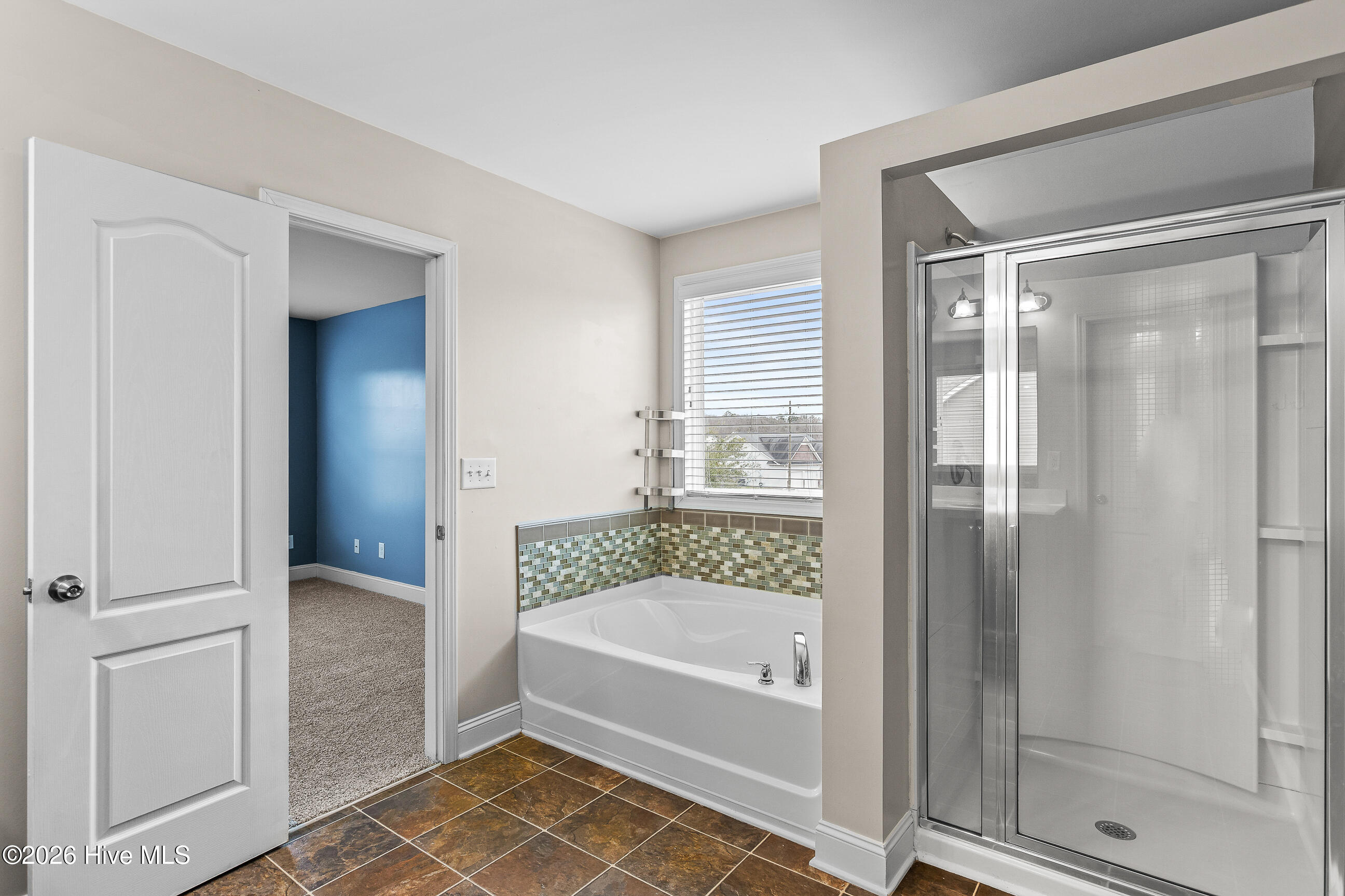 100557229 | Photo 24