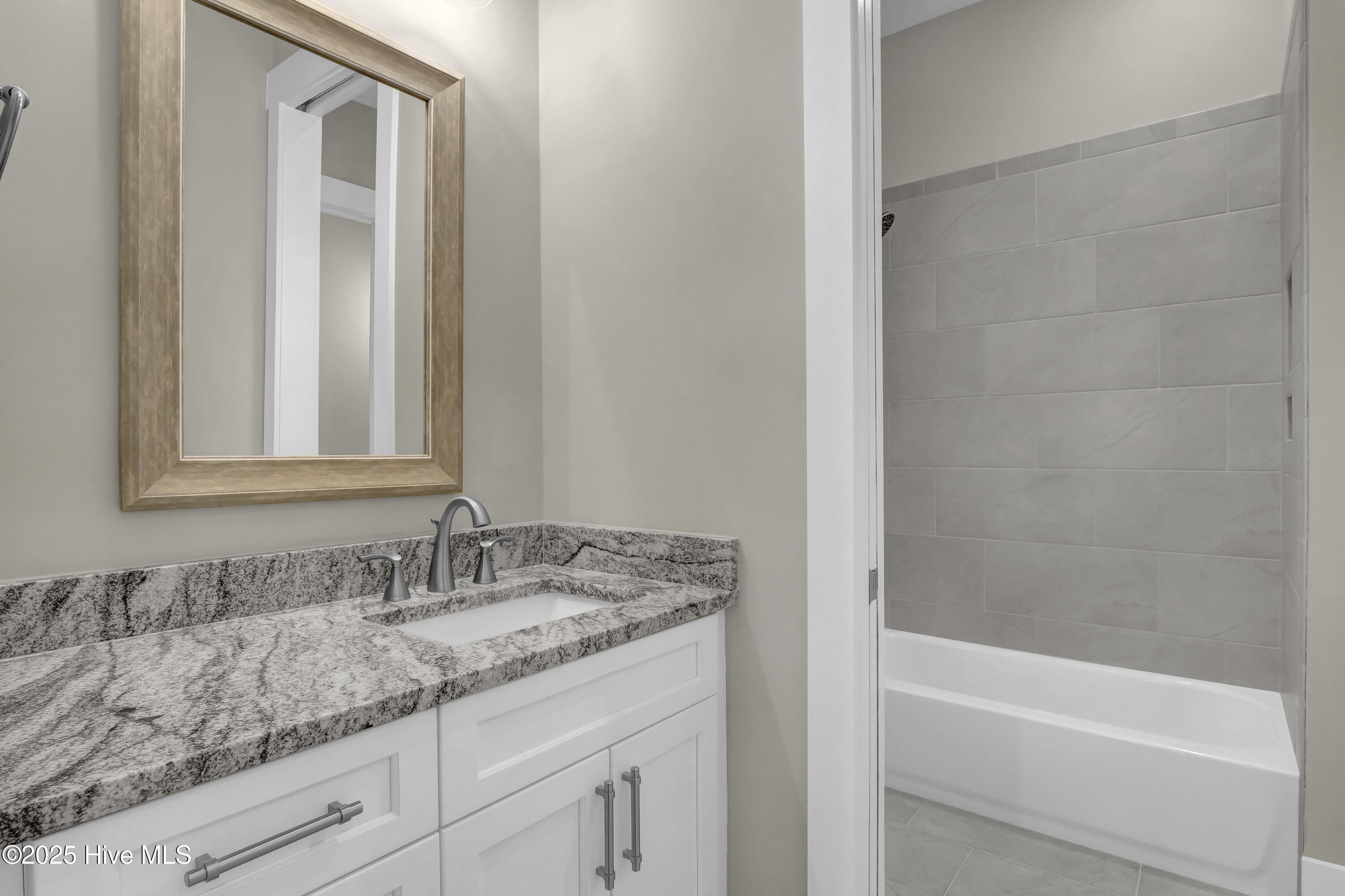 100531256 | Photo 20