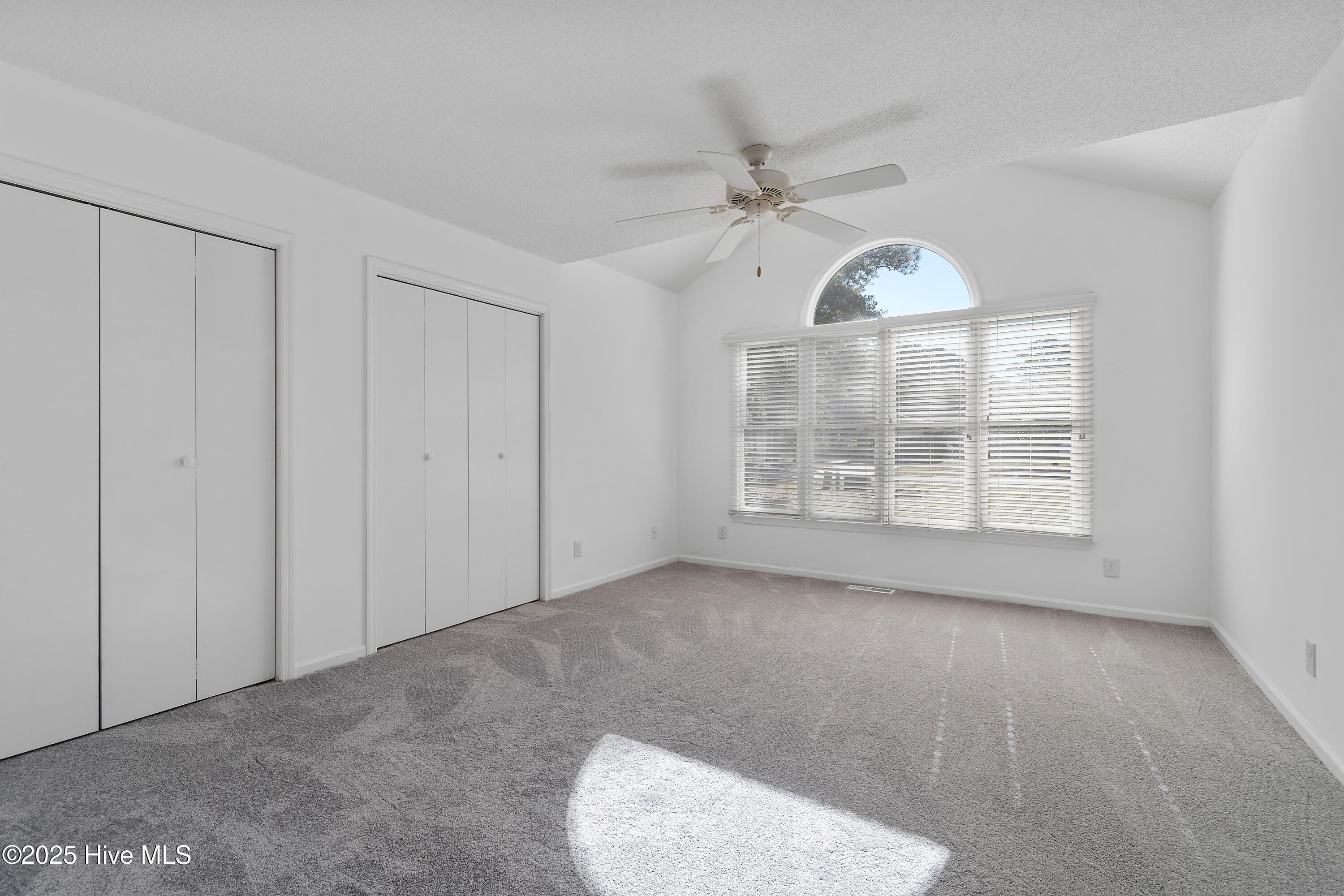 100539605 | Photo 25