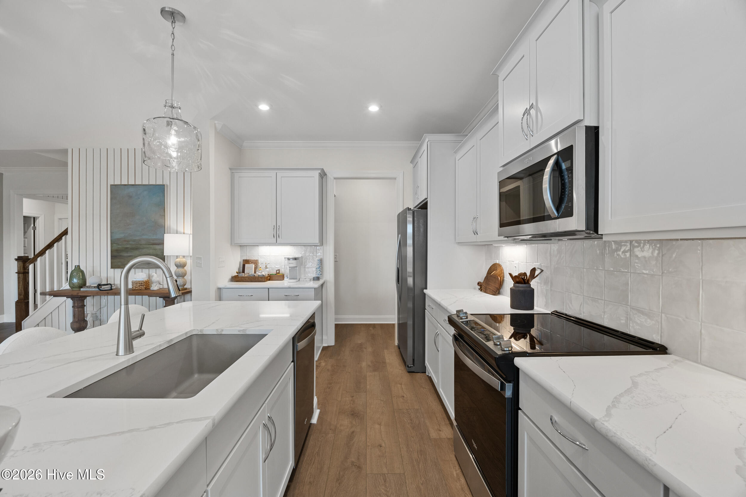 100558928 | Photo 11