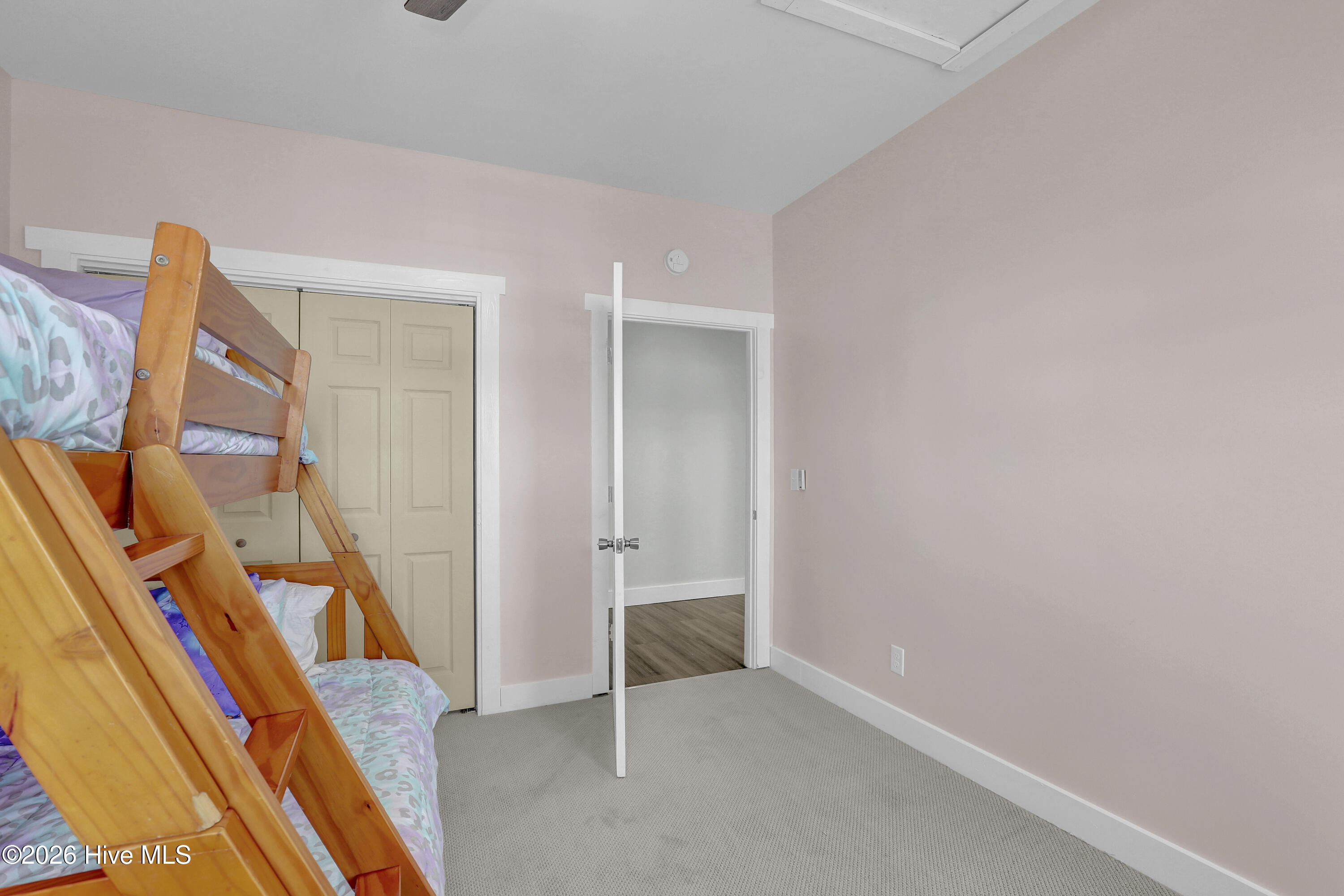 100551394 | Photo 35