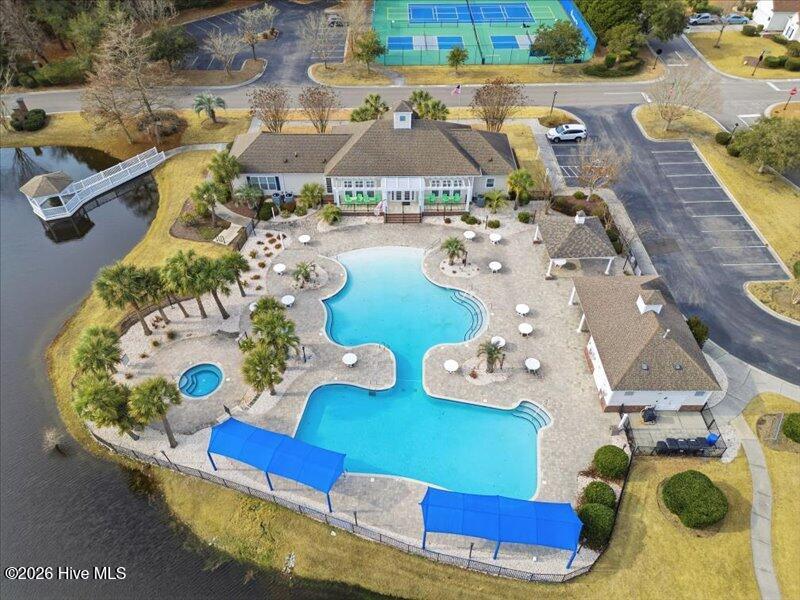 100548823 | Photo 40