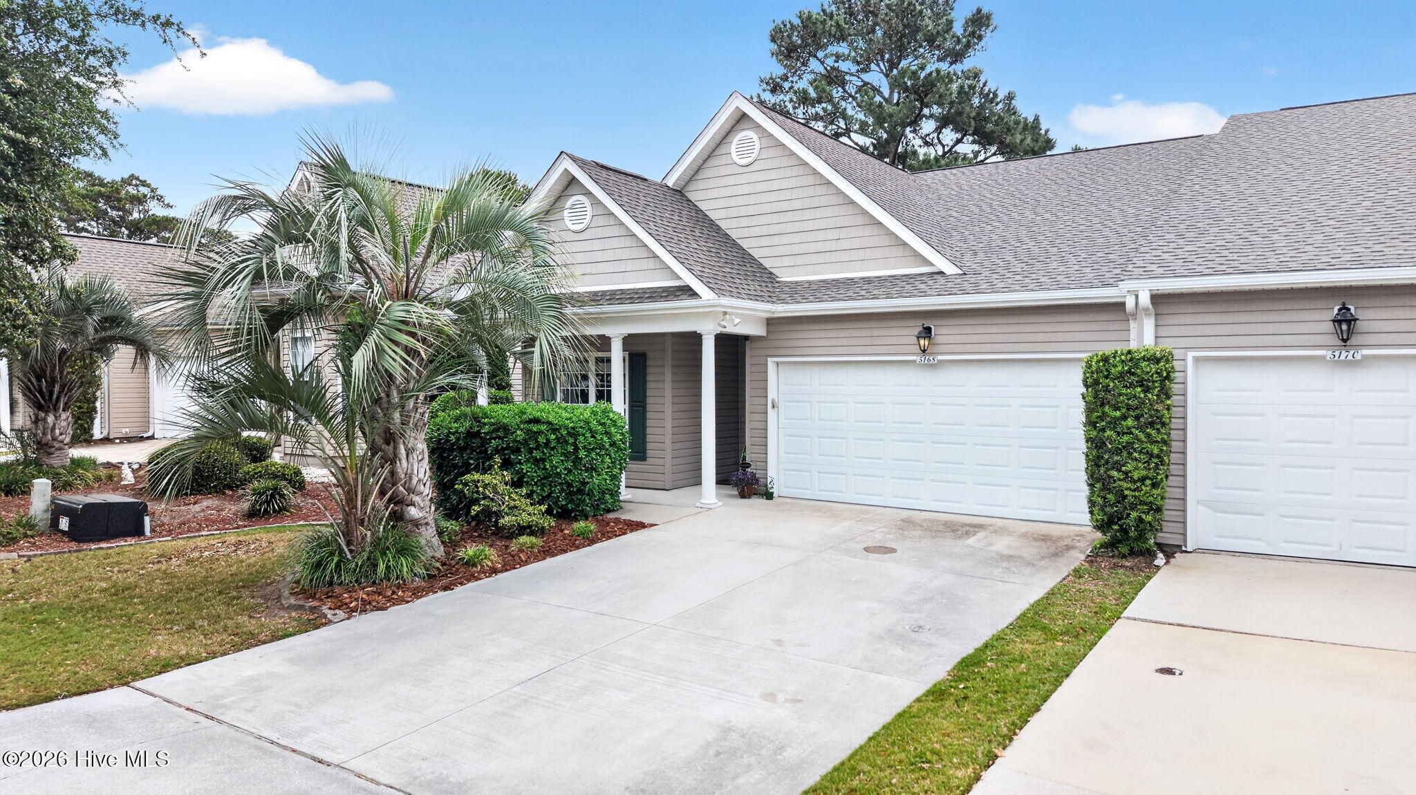 100570606 | Photo 39