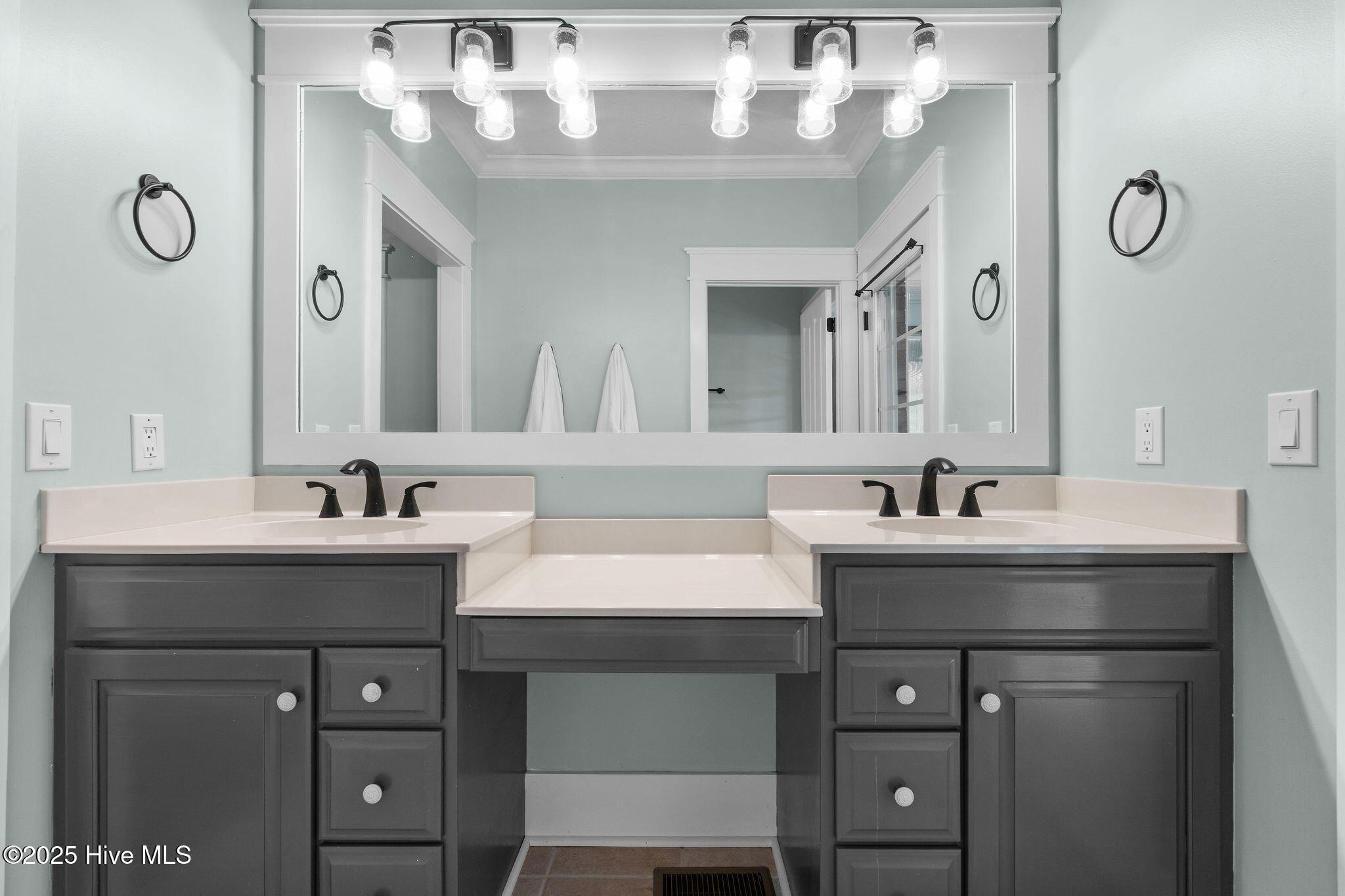 100526729 | Photo 29