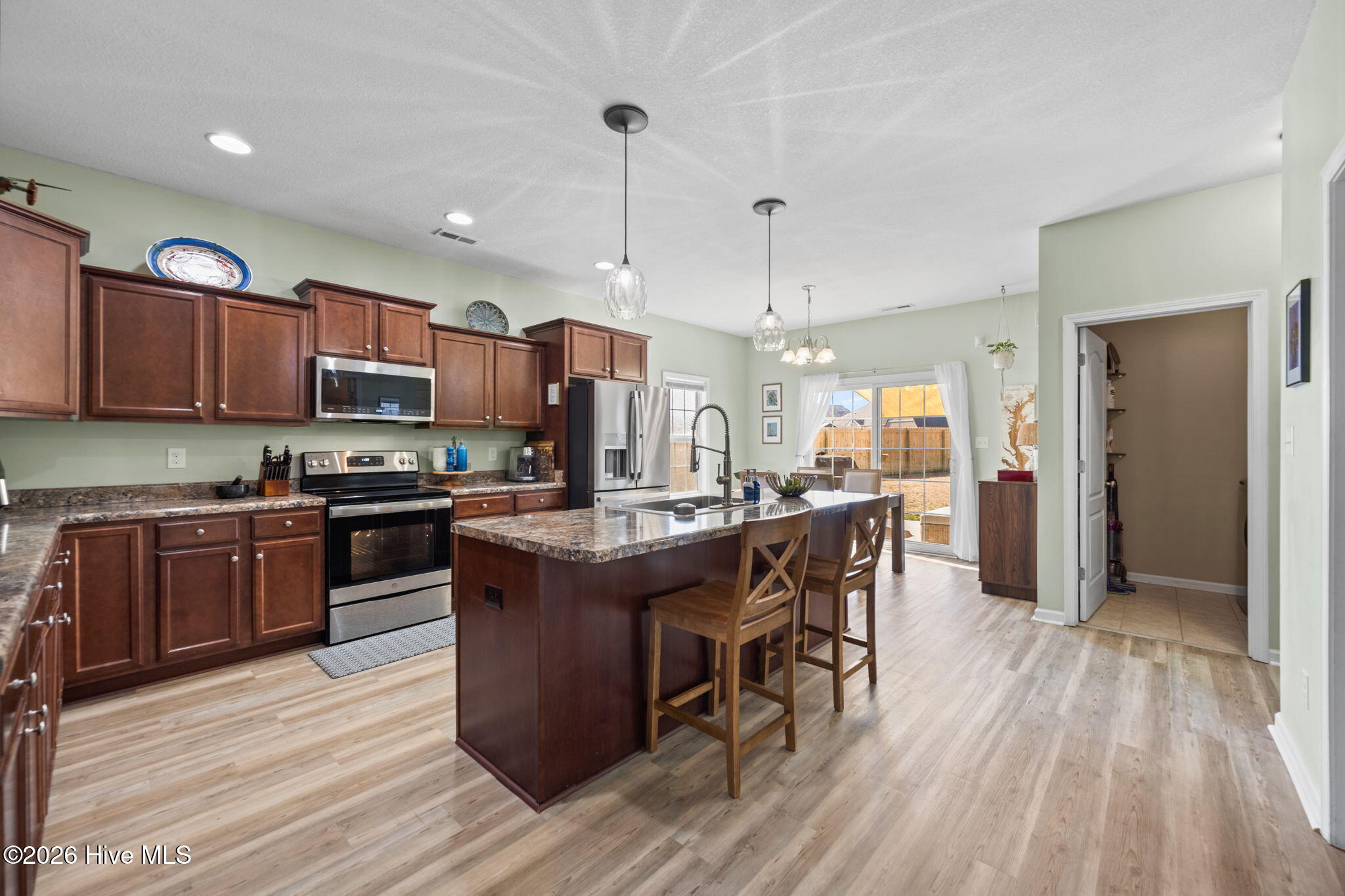 100557328 | Photo 10