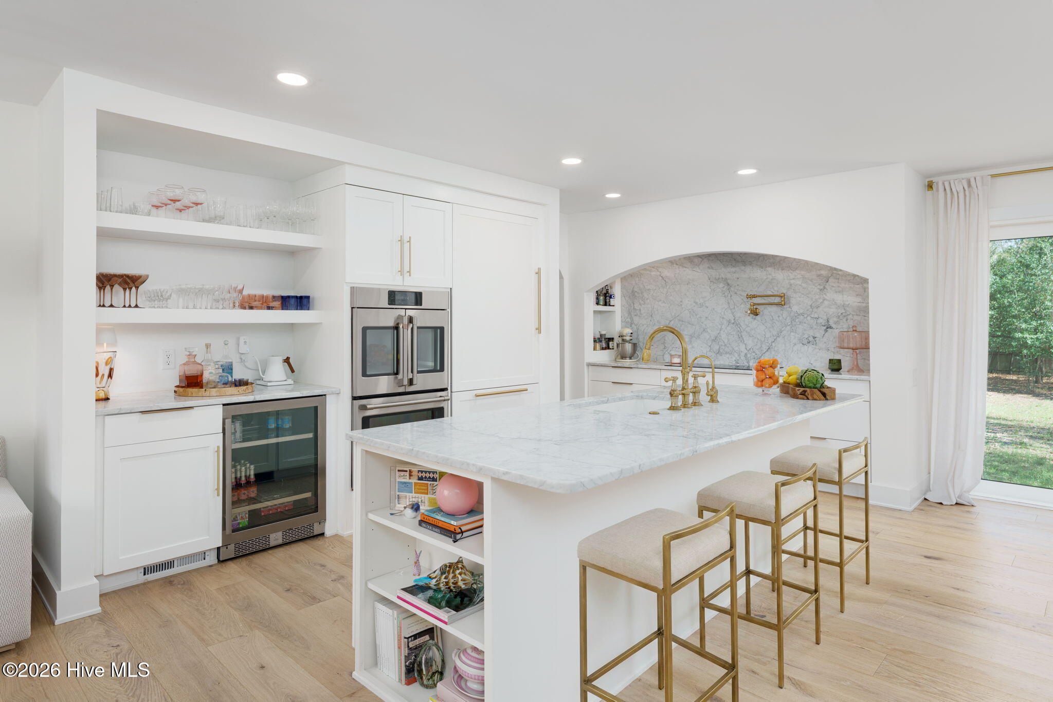 100561167 | Photo 11