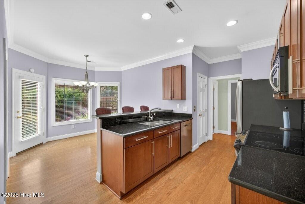 100535369 | Photo 11